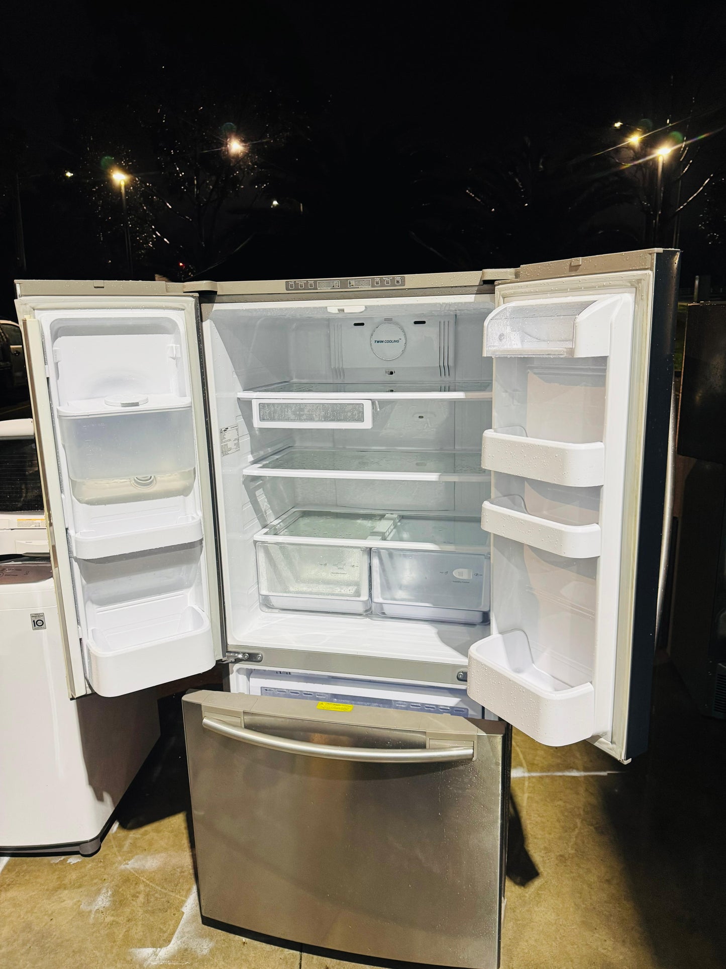 SAMSUNG 579 LITRES FRENCH DOOR FRIDGE FREEZER