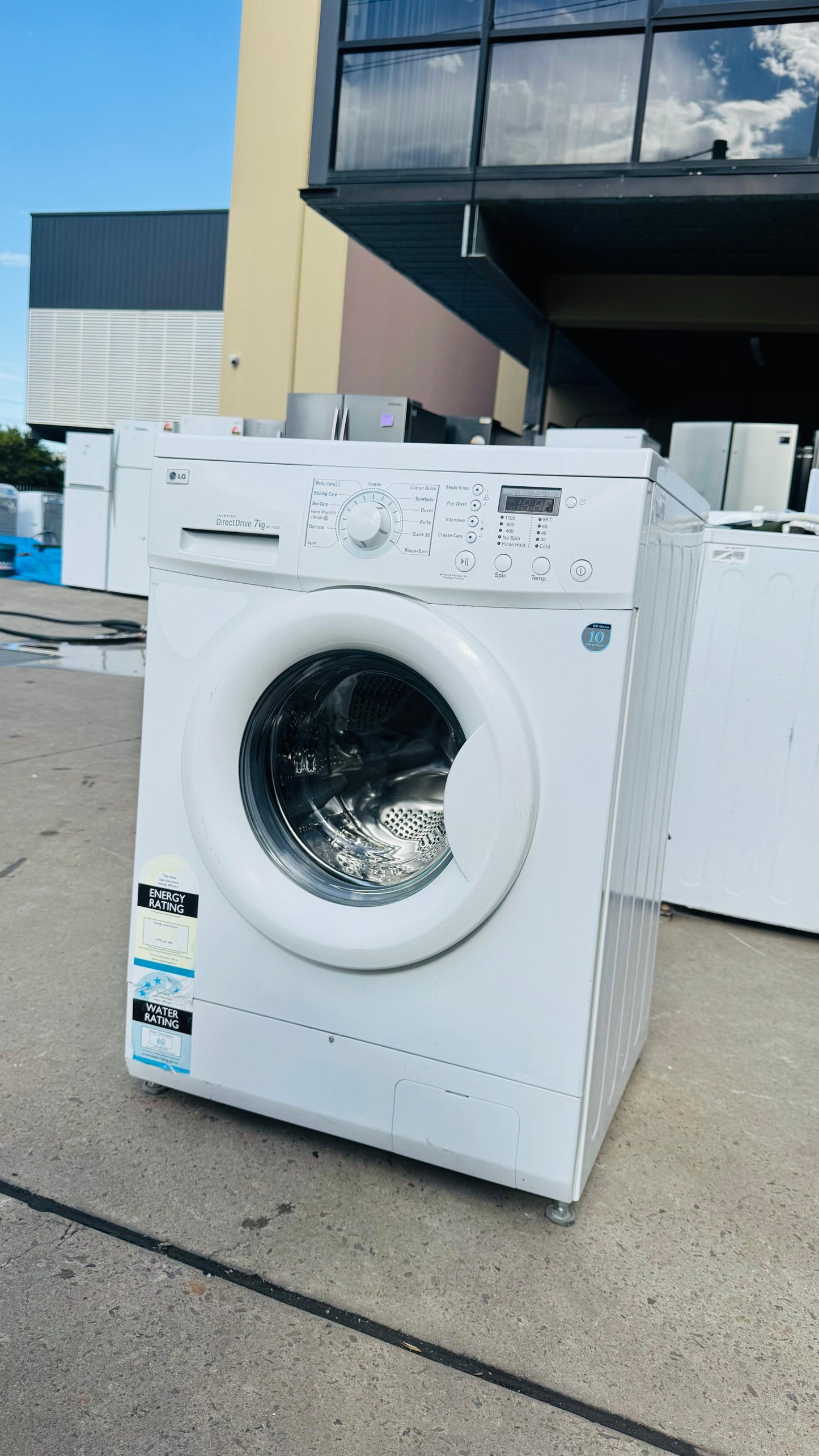 LG 7KGS FRONT LOADER WASHING MACHINE