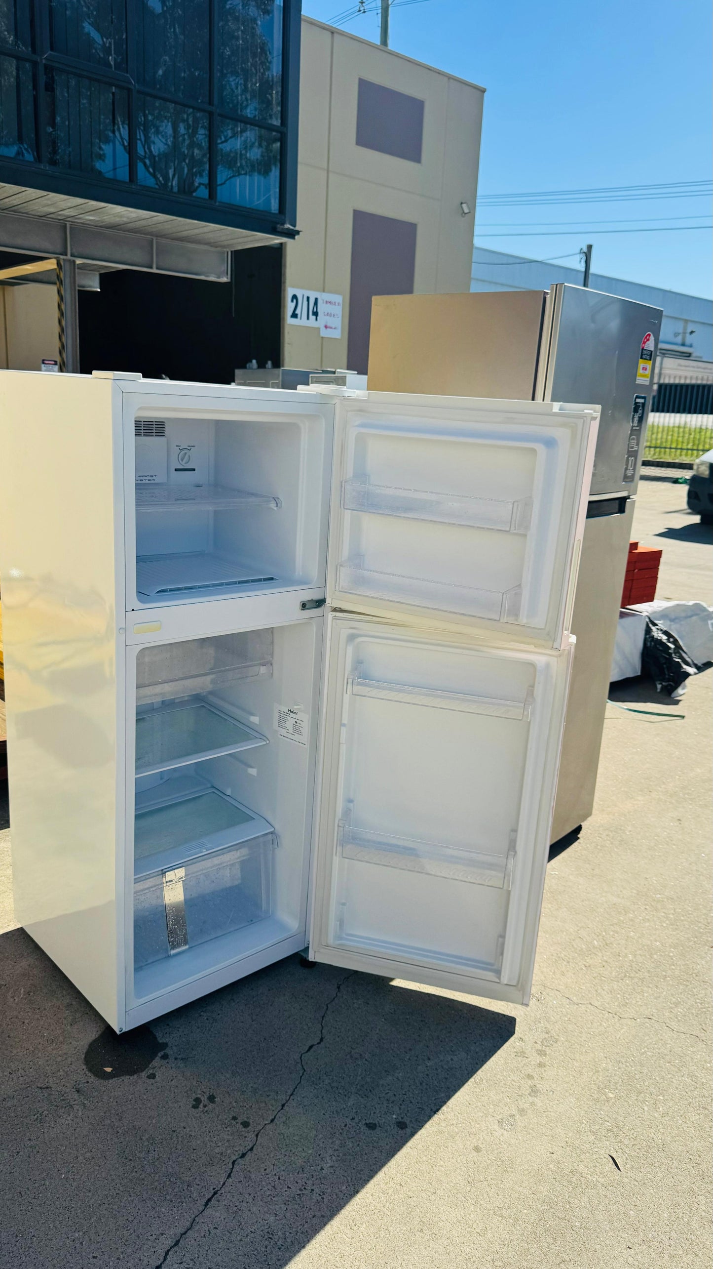 HAIER 224 LITRES FRIDGE FREEZER