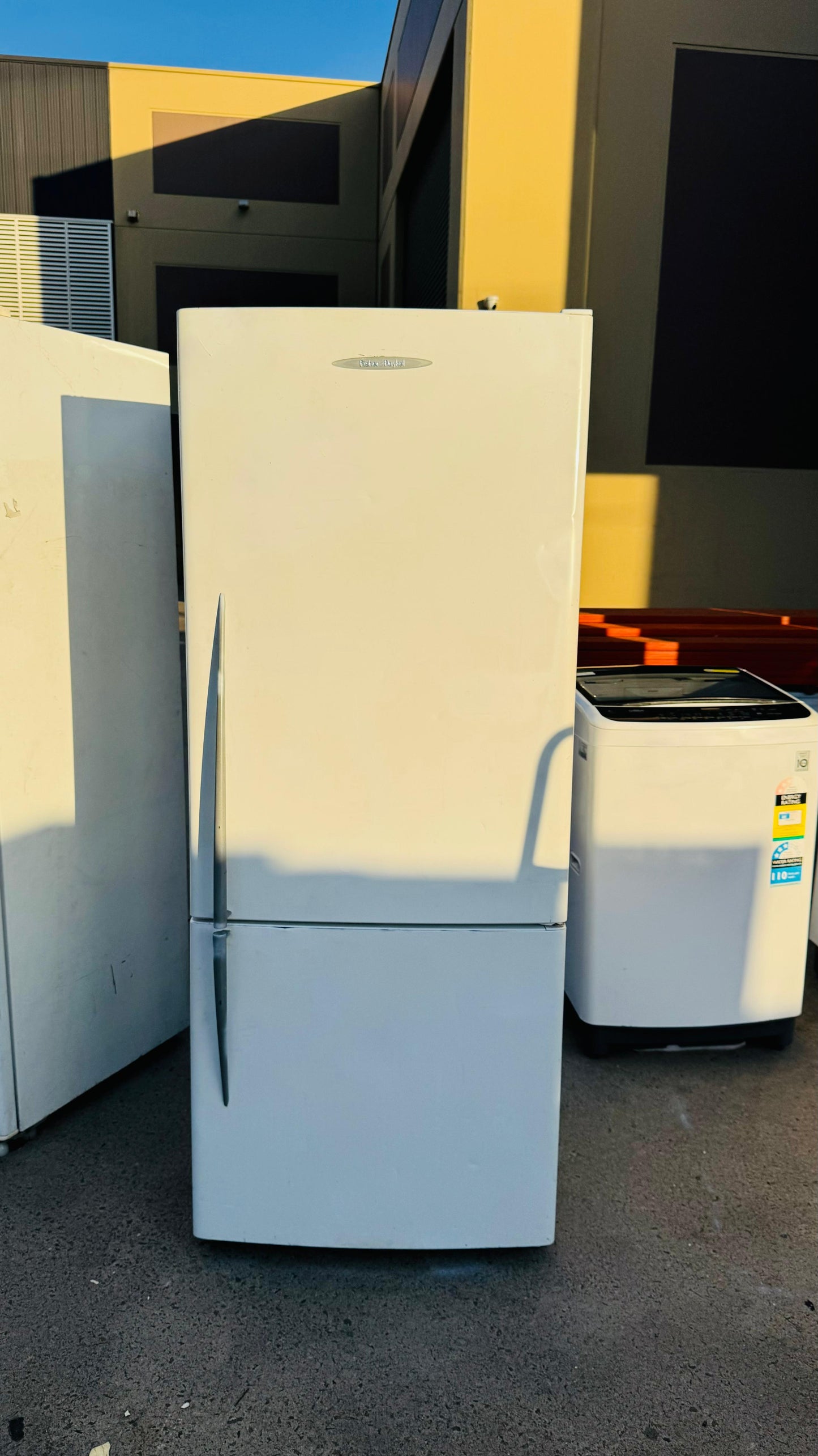 FISHER AND PAYKEL 442 LITRES FRIDGE FREEZER