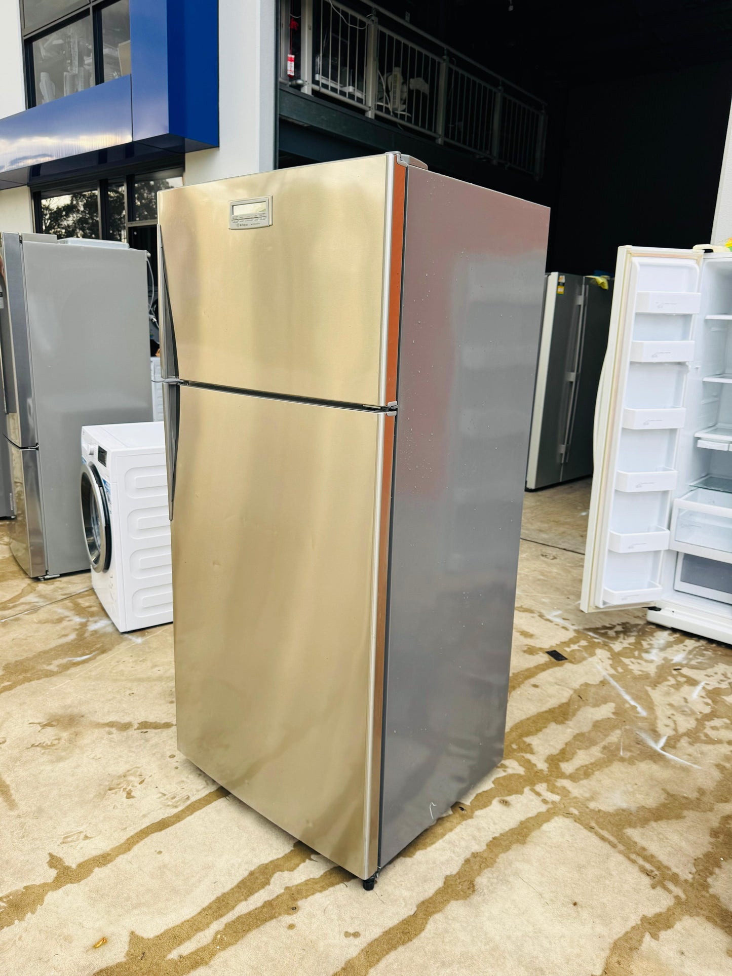 WESTING HOUSE 520 LITRES FRIDGE FREEZER
