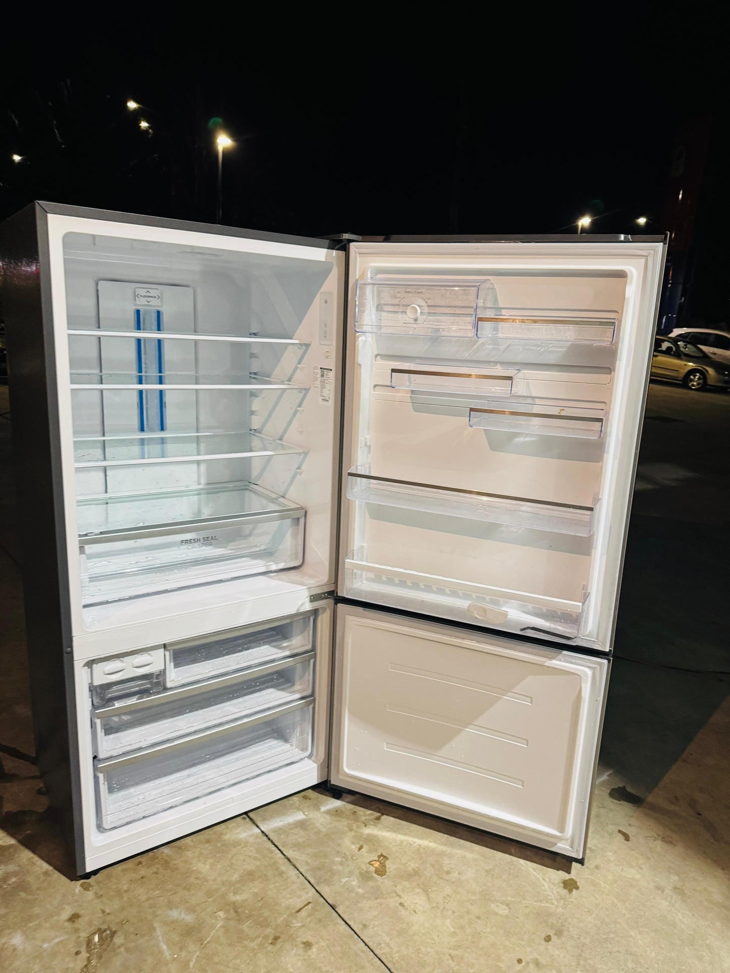WESTING HOUSE 529 LITRES FRIDGE FREEZER
