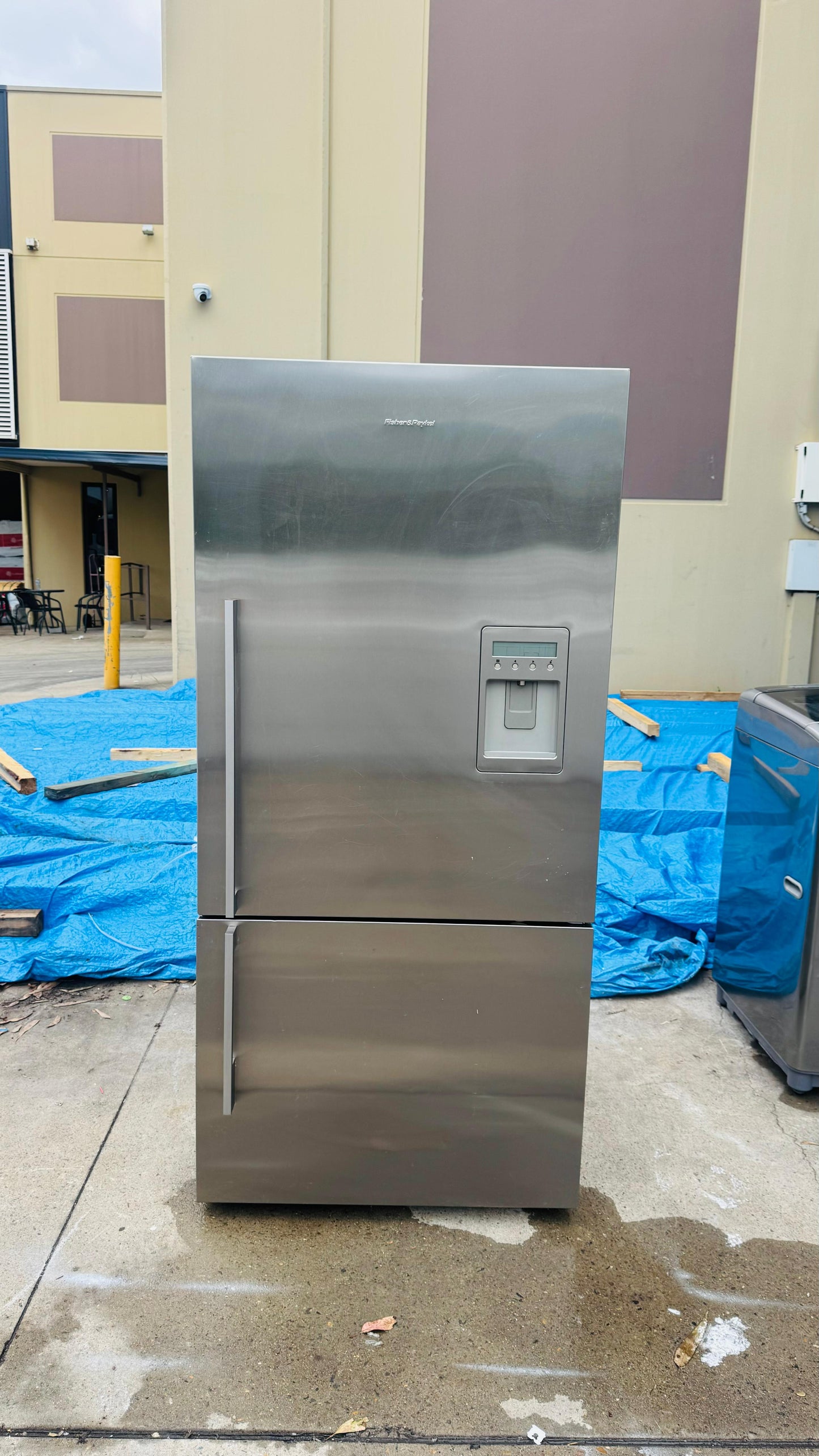 FISHER AND PAYKEL 519 LITRES FRIDGE FREEZER