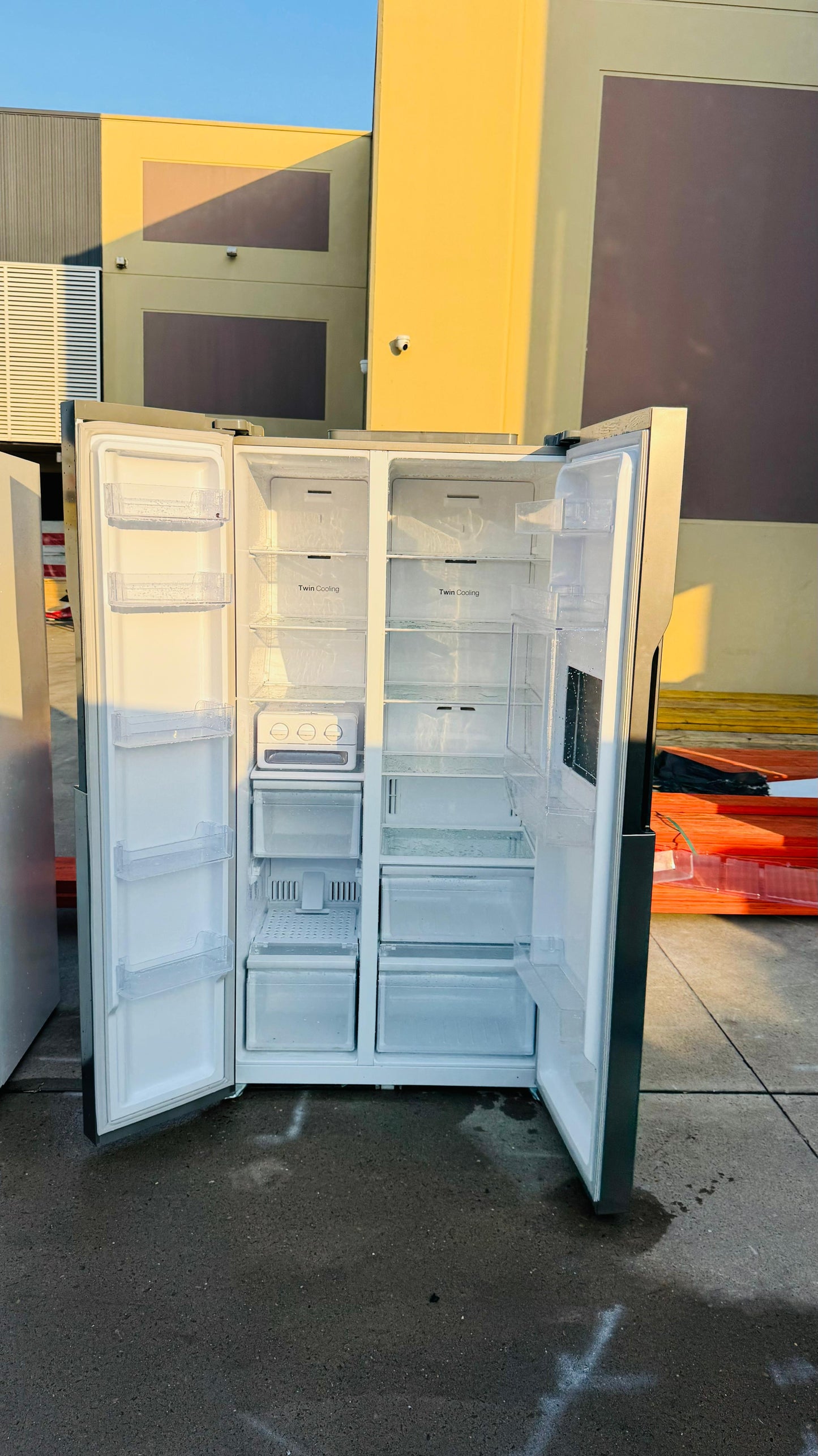 SAMSUNG 603 LITRES SIDE BY SIDE DOOR FRIDGE FREEZER