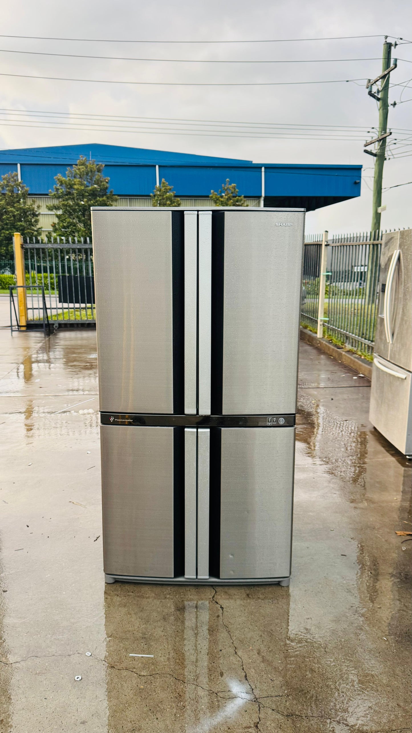 SHARP QUAD DOOR 602 LITRES FRIDGE FREEZER