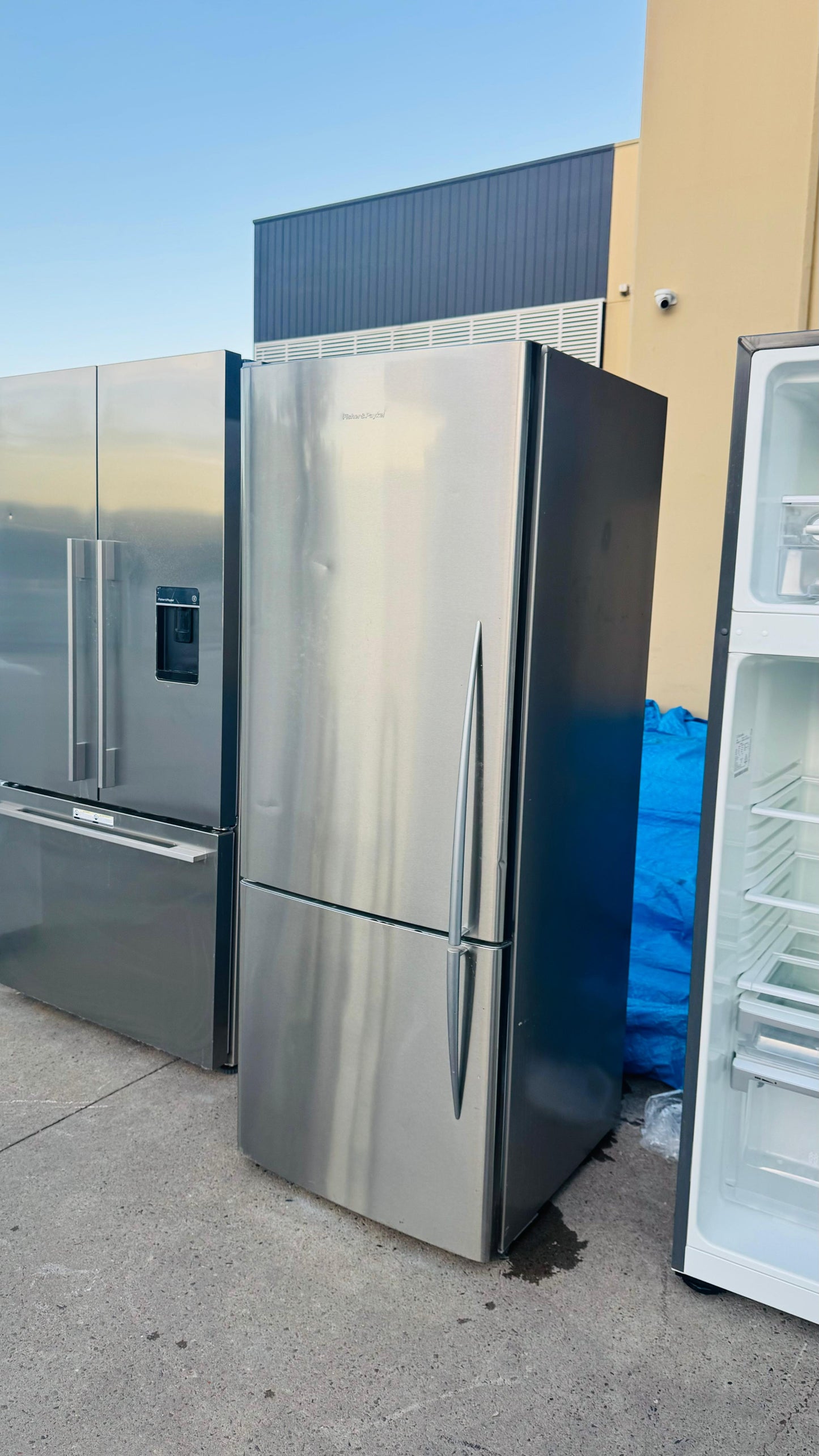 FISHER AND PAYKEL 403 LITRES FRIDGE FREEZER