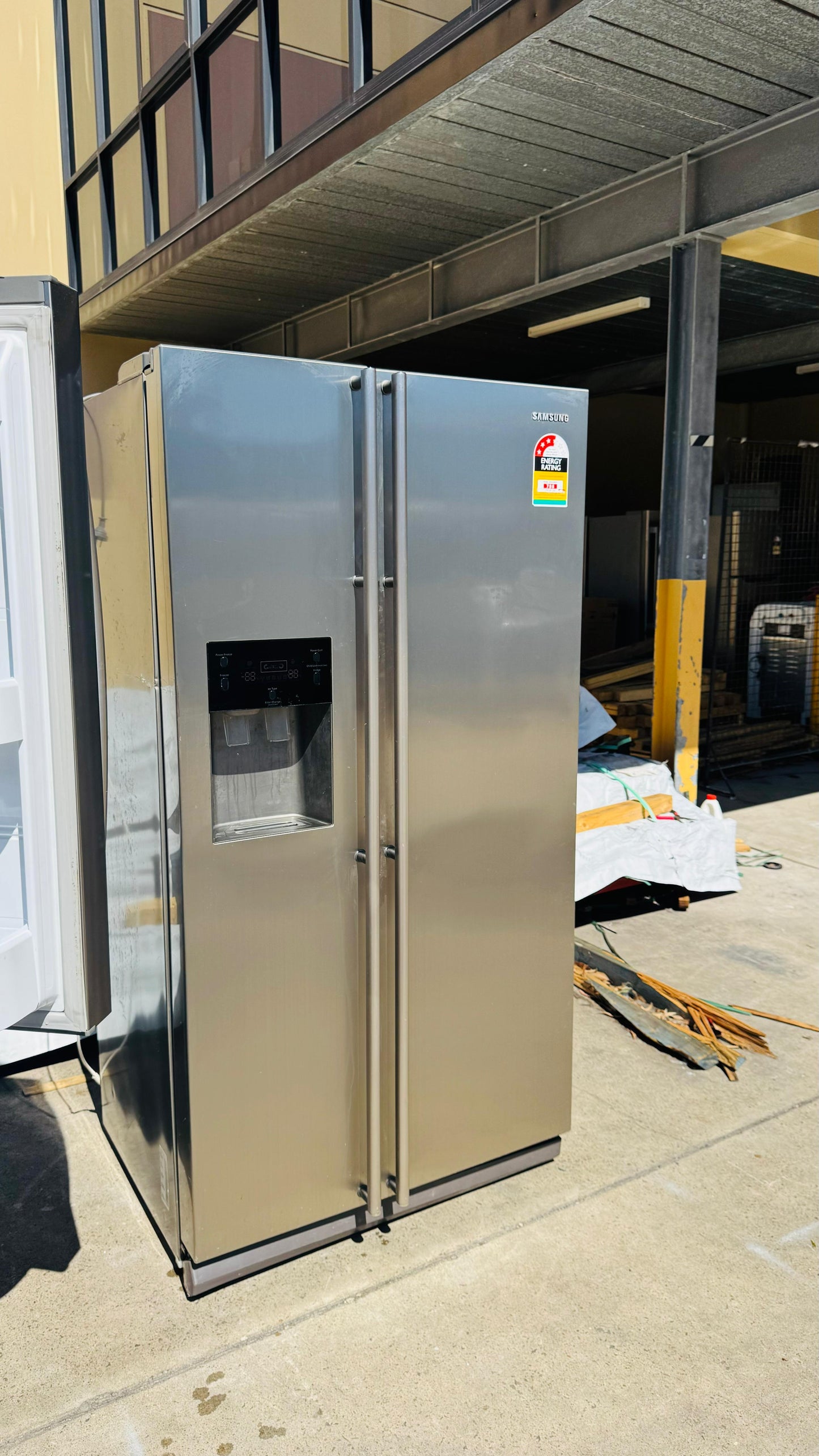 SAMSUNG 611 LITRES SIDE BY SIDE DOOR FRIDGE FREEZER