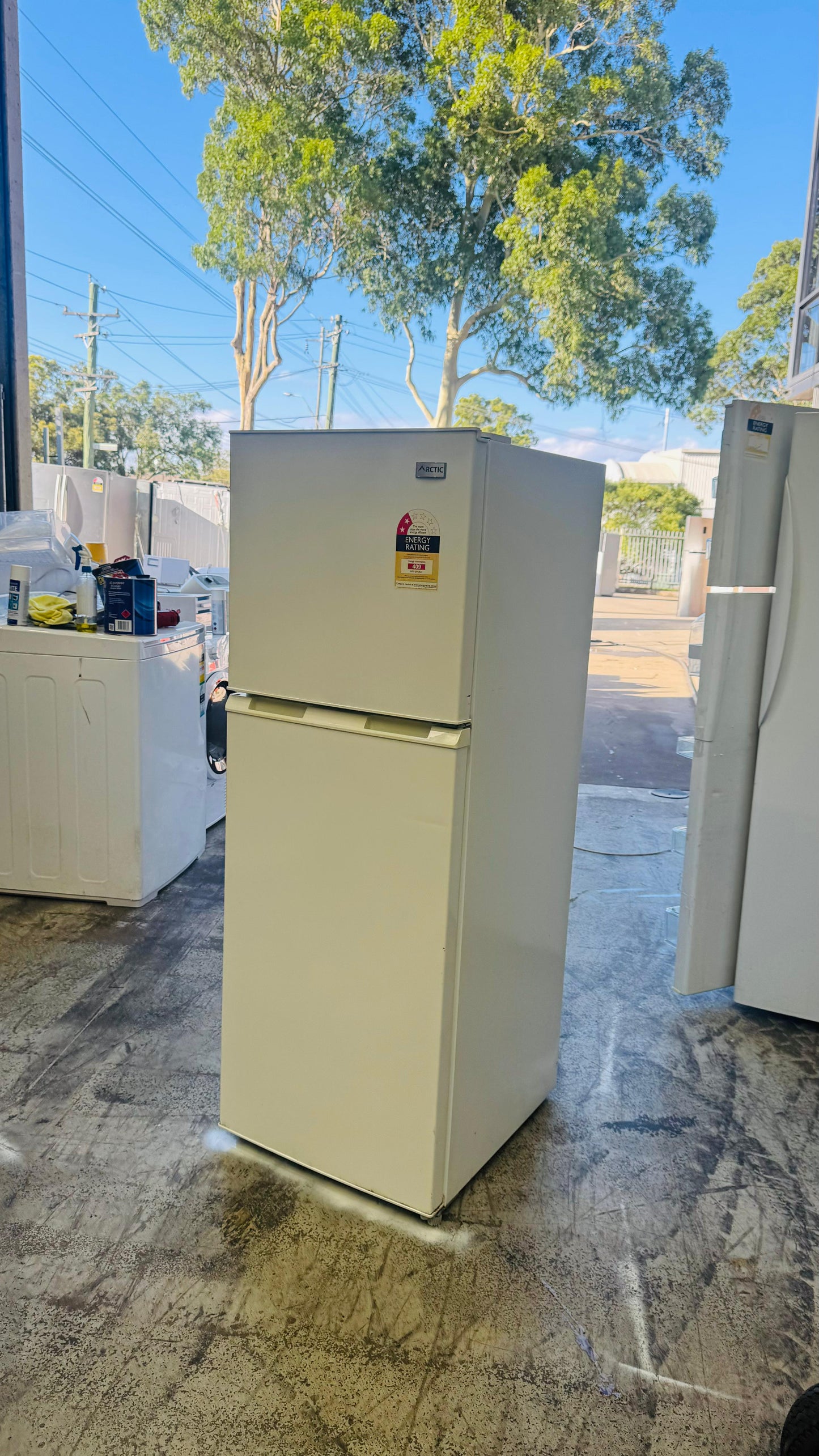 ARCTIC 239 LITRES FRIDGE FREEZER