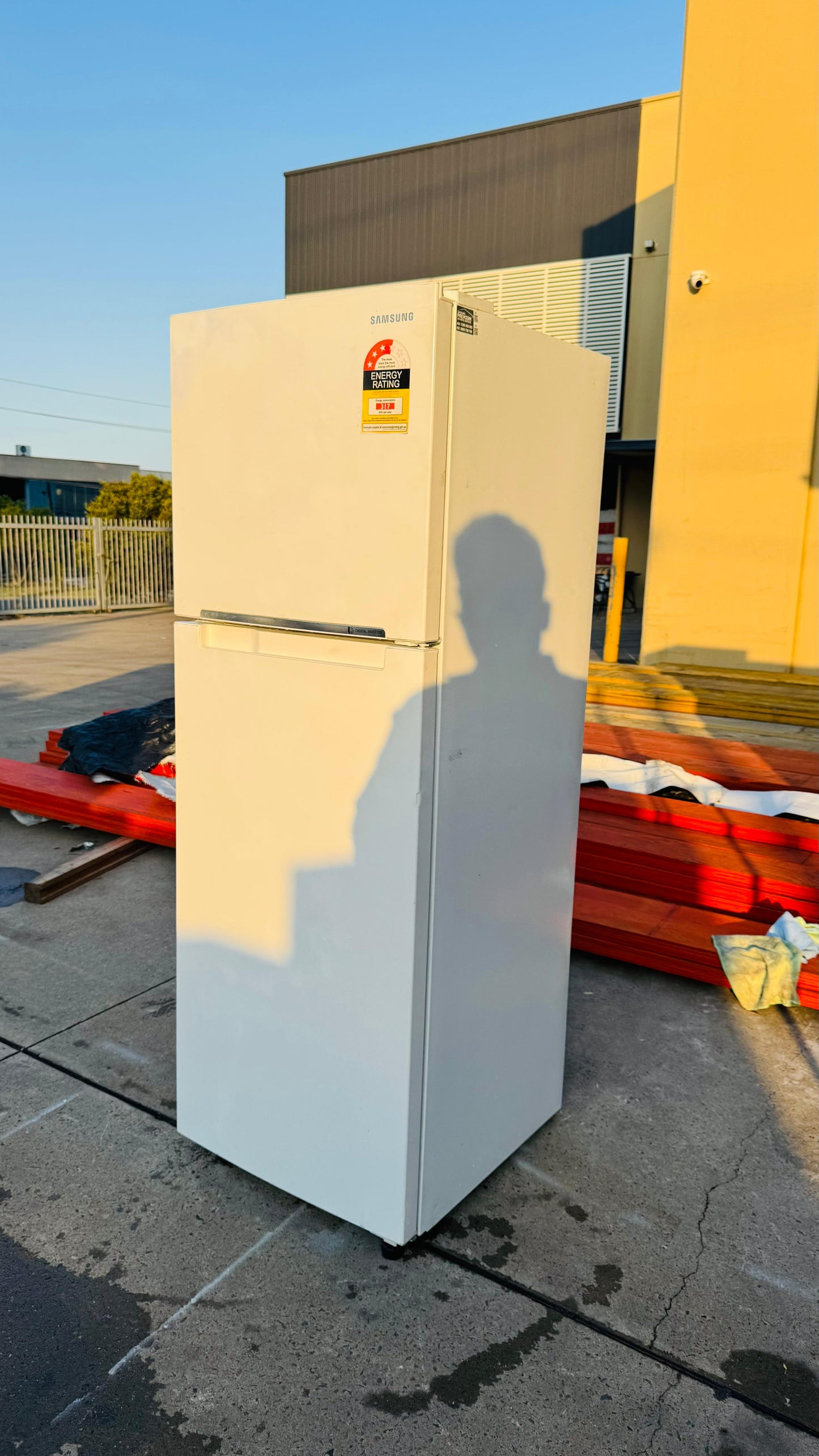 SAMSUNG 343 LITRES FRIDGE FREEZER