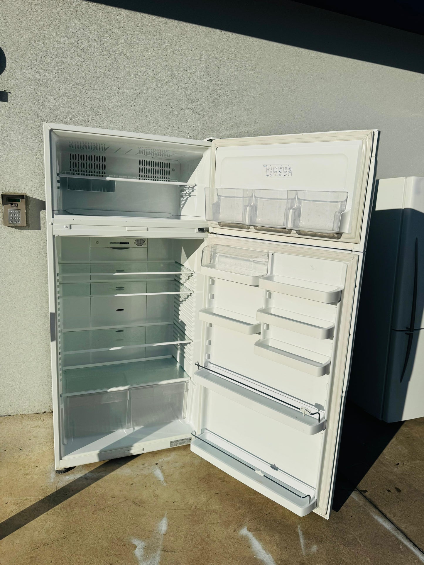 FISHER AND PAYKEL 517 LITRES FRIDGE FREEZER