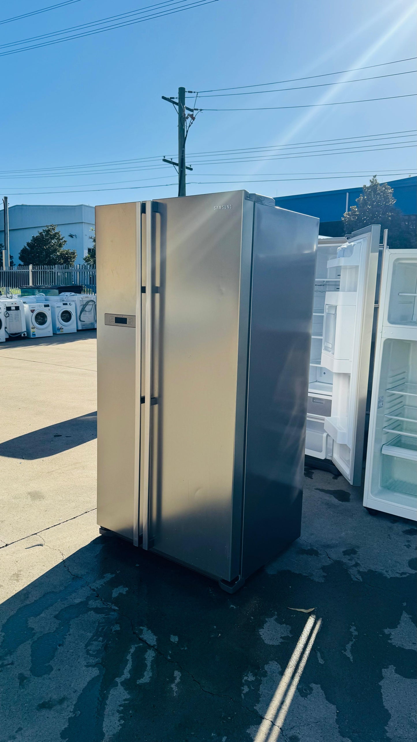 SAMSUNG 713 LITRES SIDE BY SIDE DOOR FRIDGE FREEZER