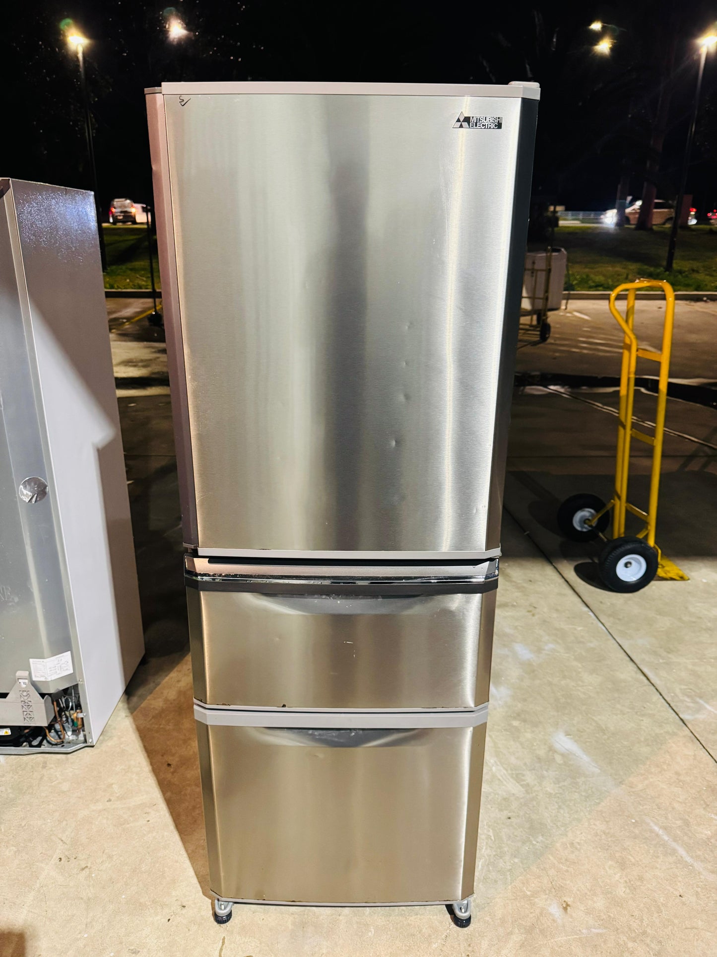 MITSUBISHI 370 LITRES FRIDGE FREEZER