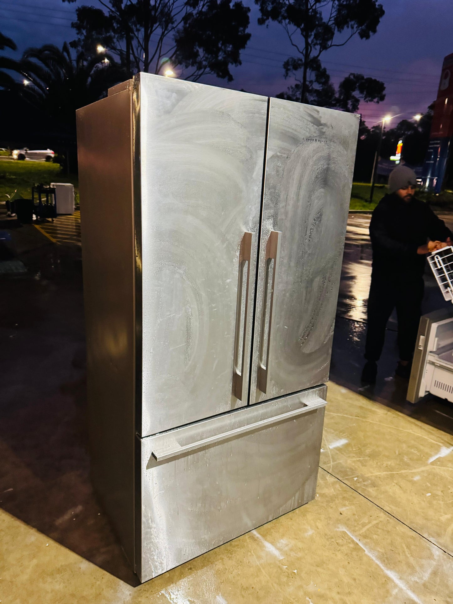 FISHER AND PAYKEL 614 LITRES FRENCH DOOR FRIDGE FREEZER