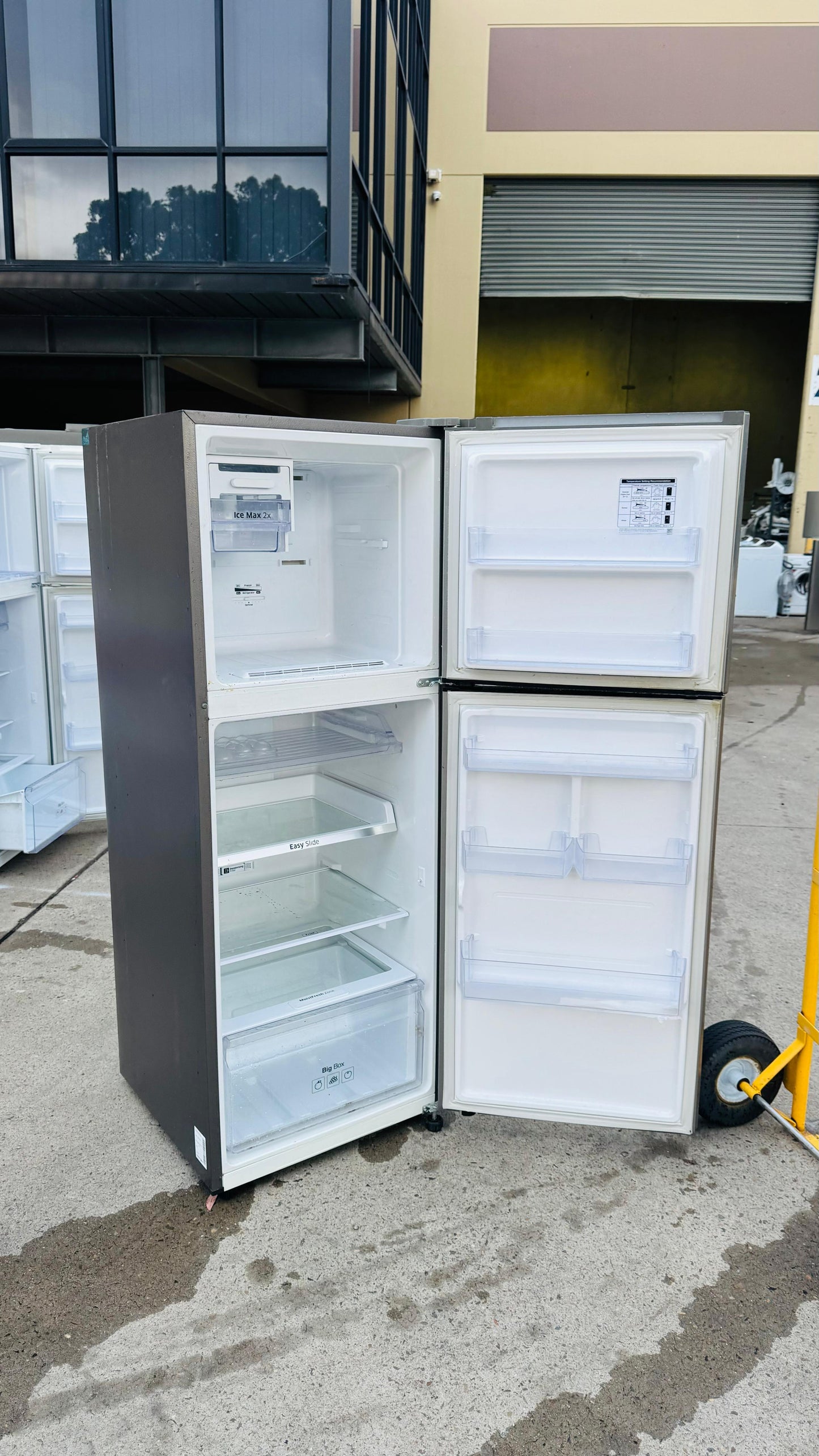 SAMSUNG 320 LITRES FRIDGE FREEZER