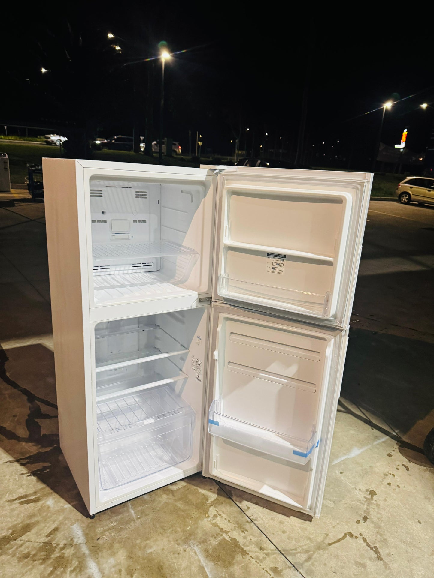 KELVINATOR 231 LITRES FRIDGE FREEZER