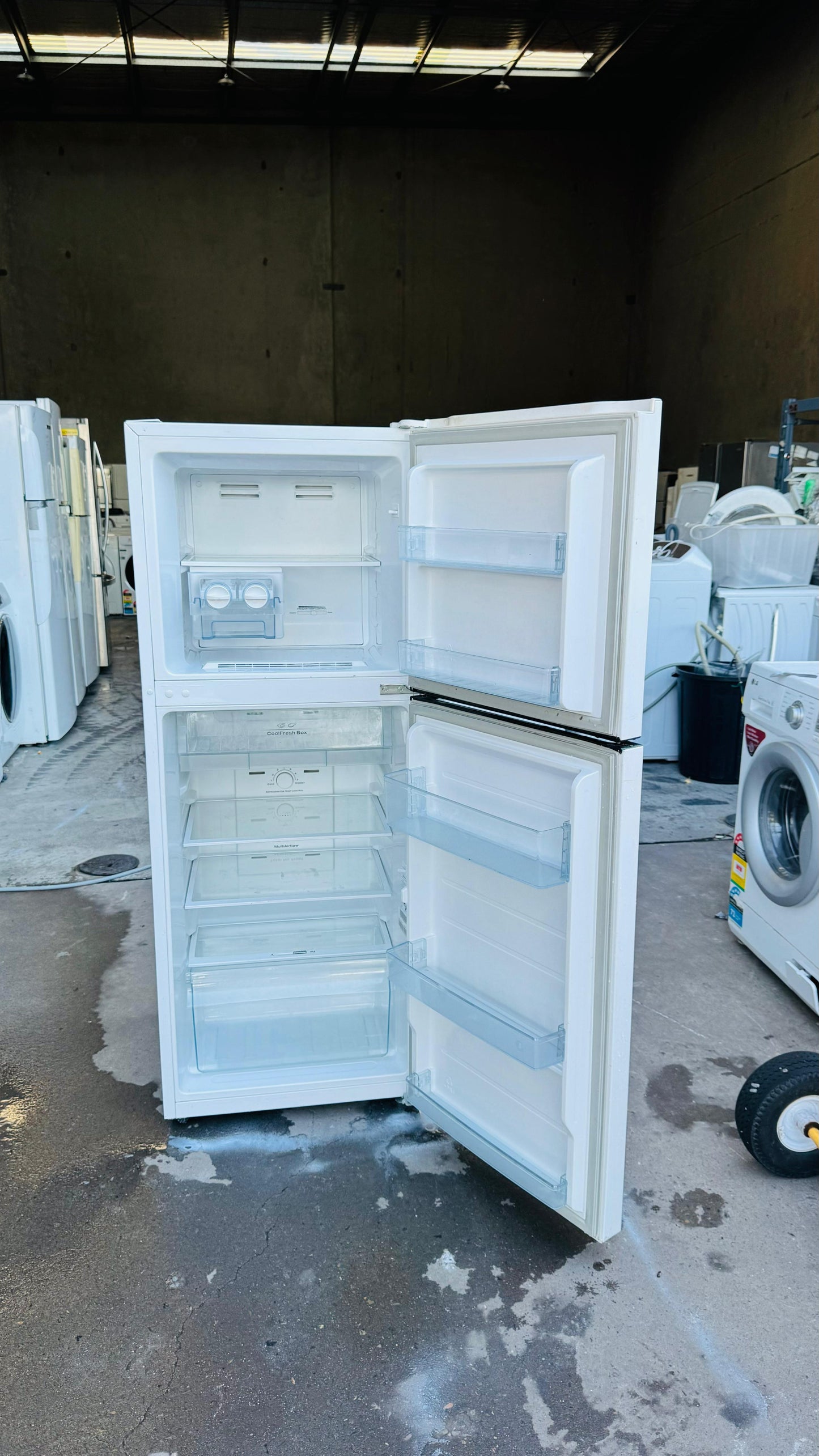 HISENSE 230 LITRES FRIDGE FREEZER