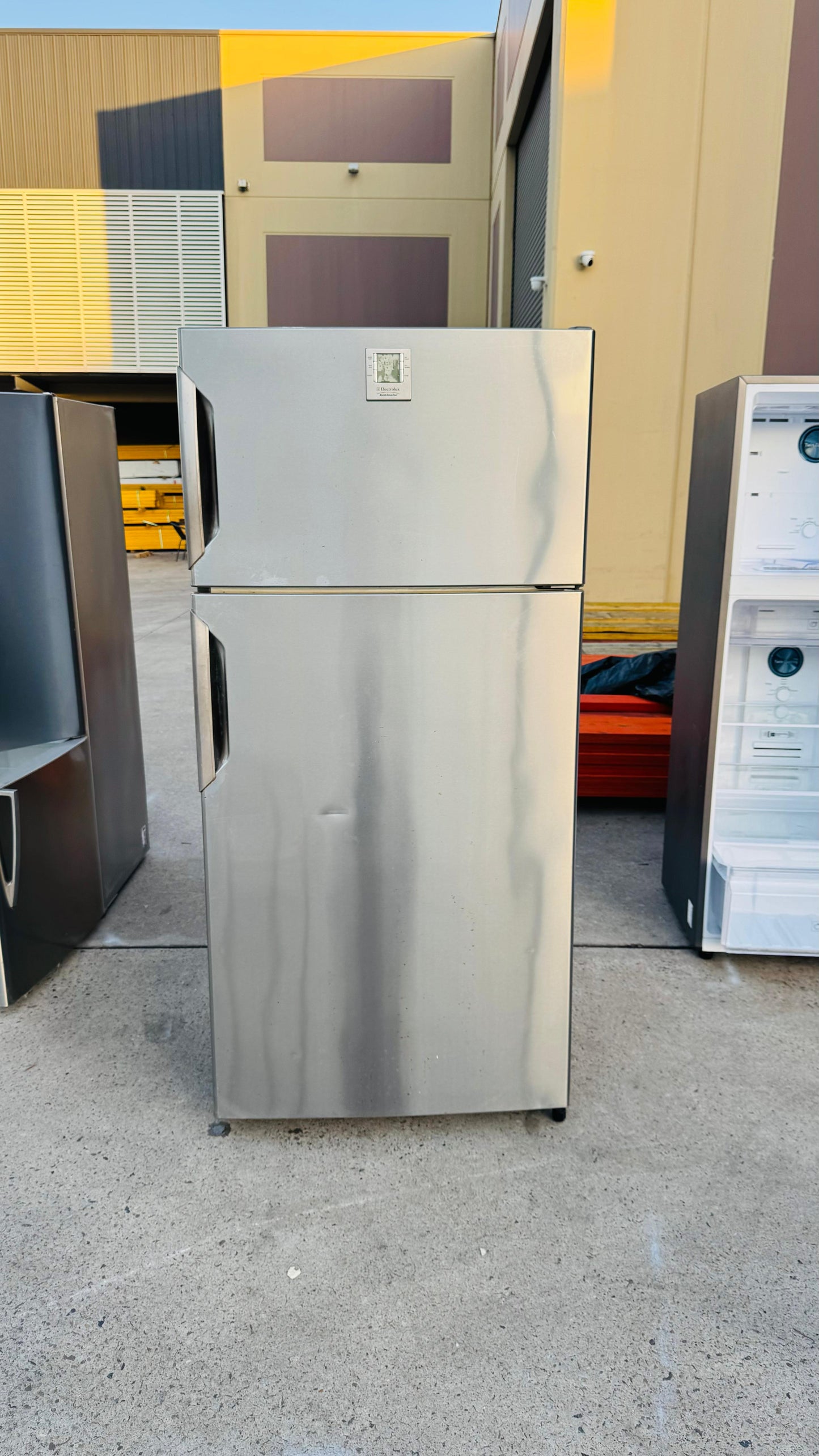 ELECTROLUX 520 LITRES FRIDGE FREEZER