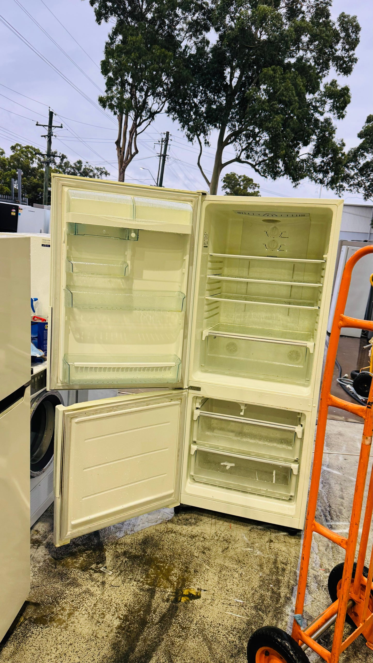 WESTINGHOUSE 430 LITRES FRIDGE FREEZER