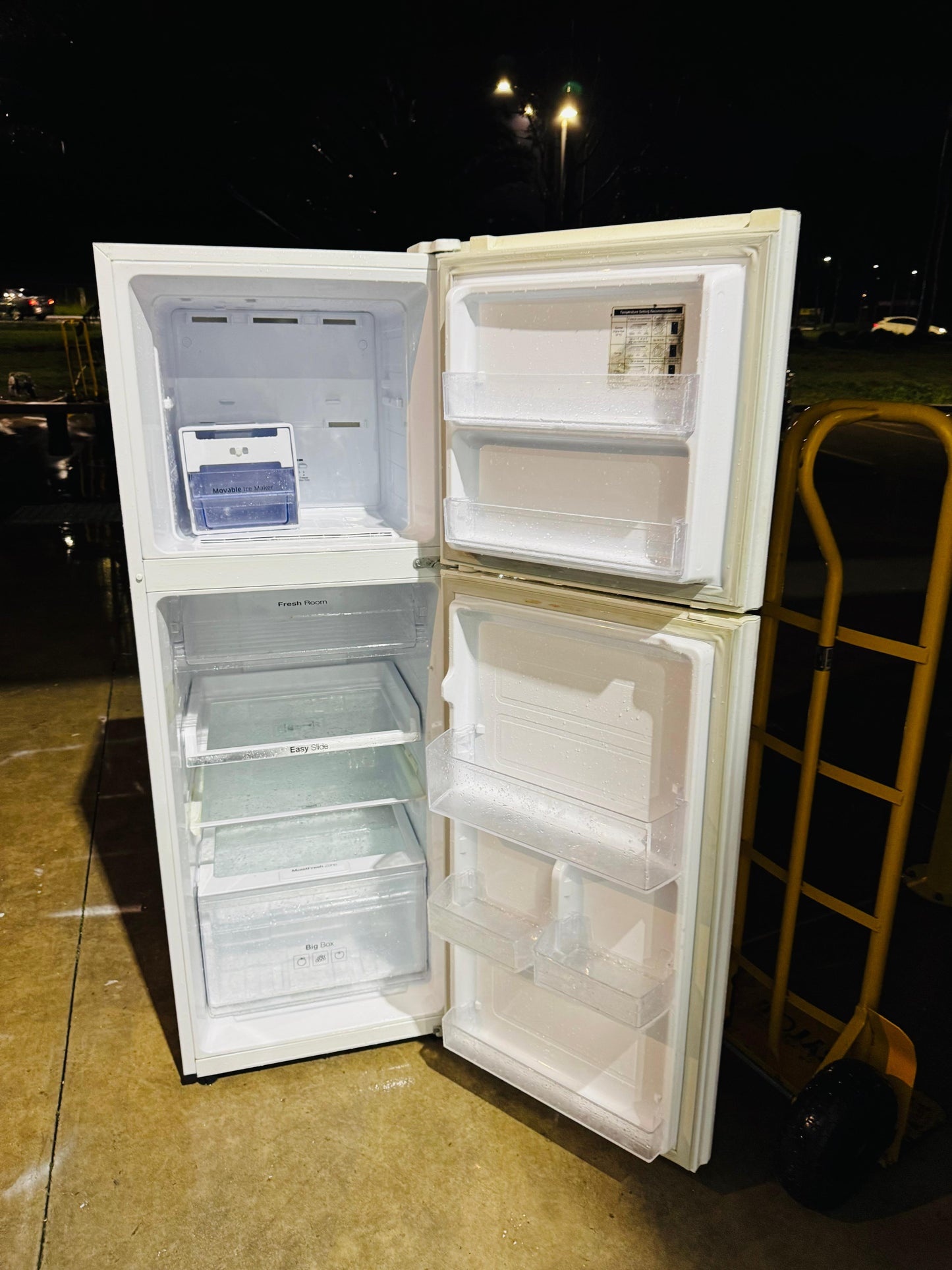 SAMSUNG 236 LITRES FRIDGE FREEZER