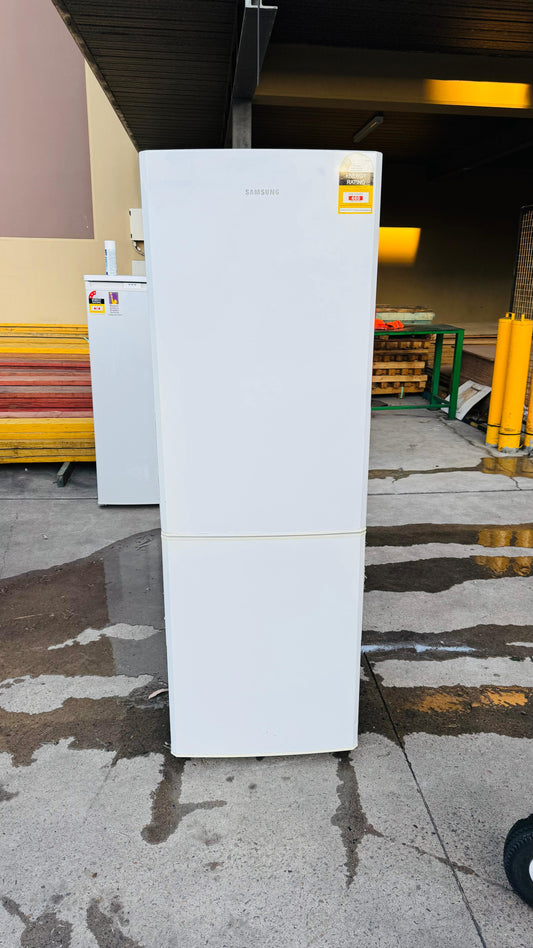 SAMSUNG 324 LITRES FRIDGE FREEZER