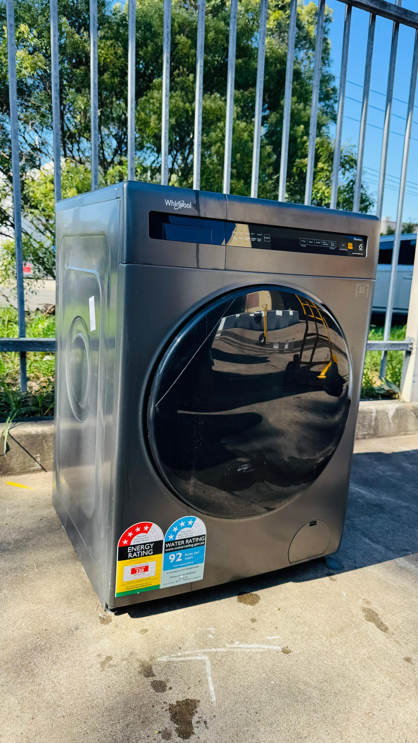 WHIRLPOOL 9KGS FRONT LOADER WASHING MACHINE