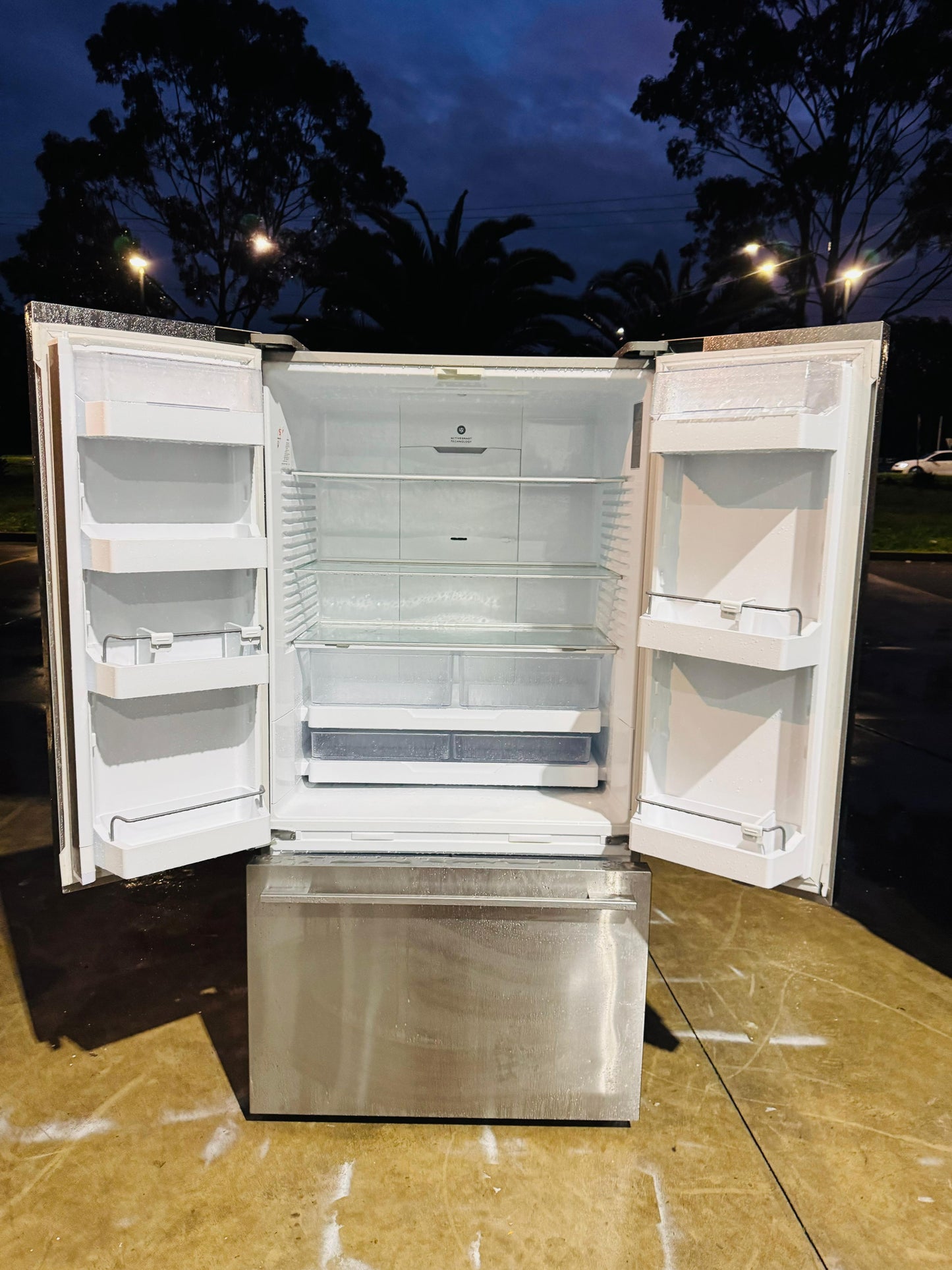 FISHER AND PAYKEL 614 LITRES FRENCH DOOR FRIDGE FREEZER