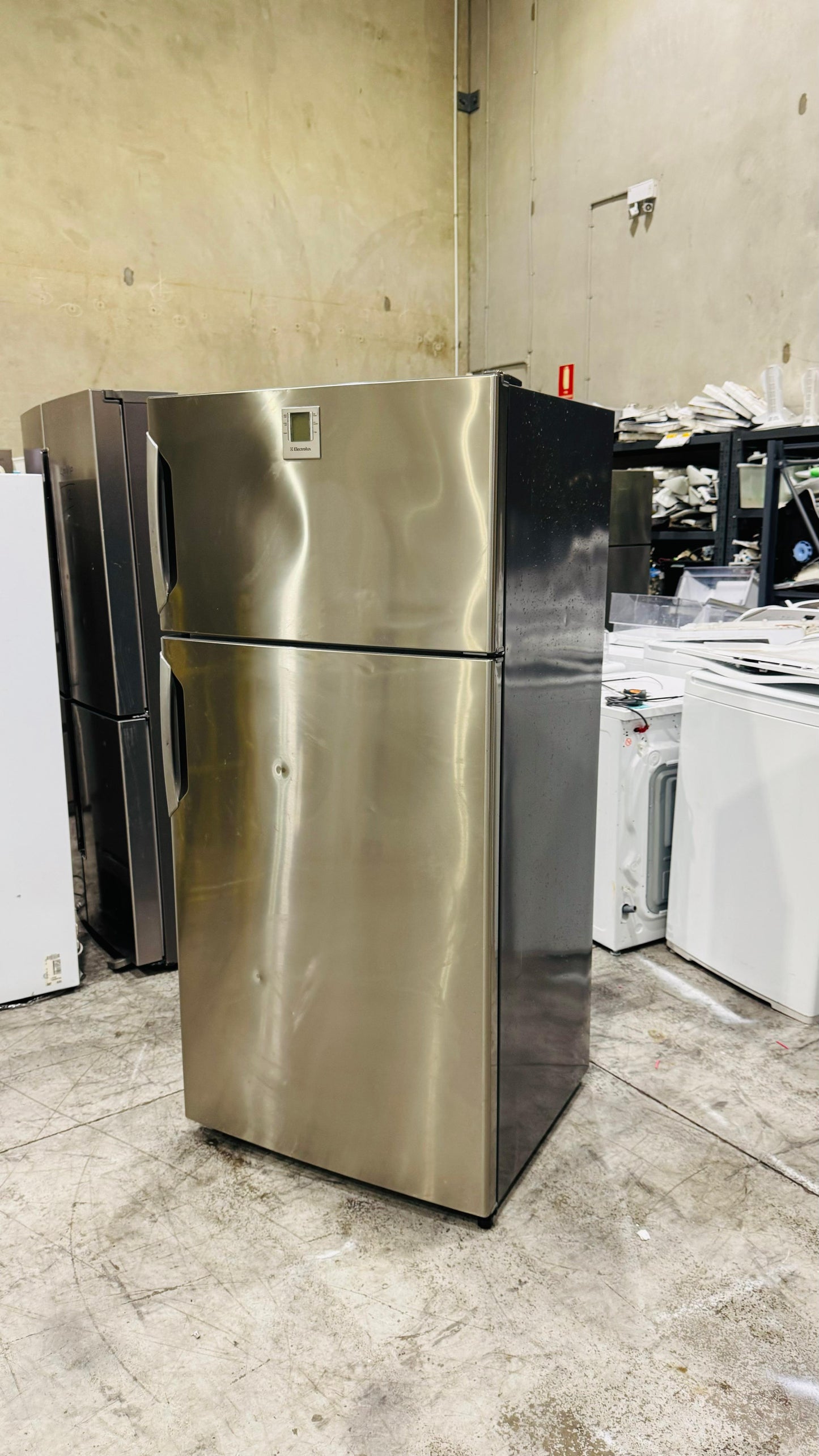 ELECTROLUX 520 LITRES FRIDGE FREEZER