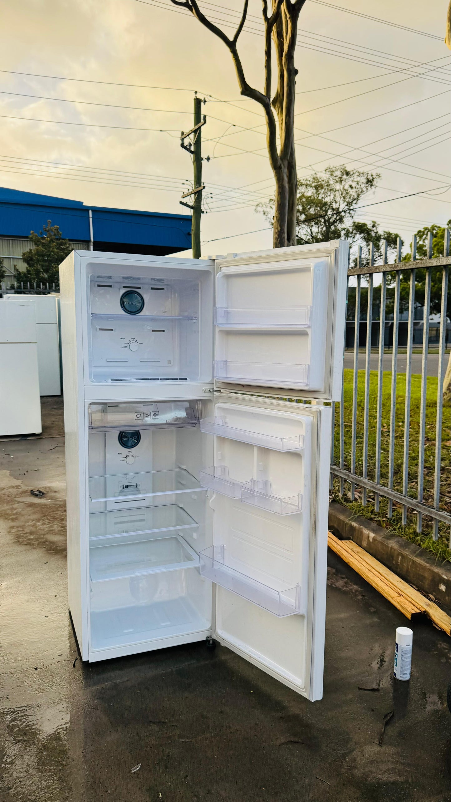 SAMSUNG 343 LITRES FRIDGE FREEZER