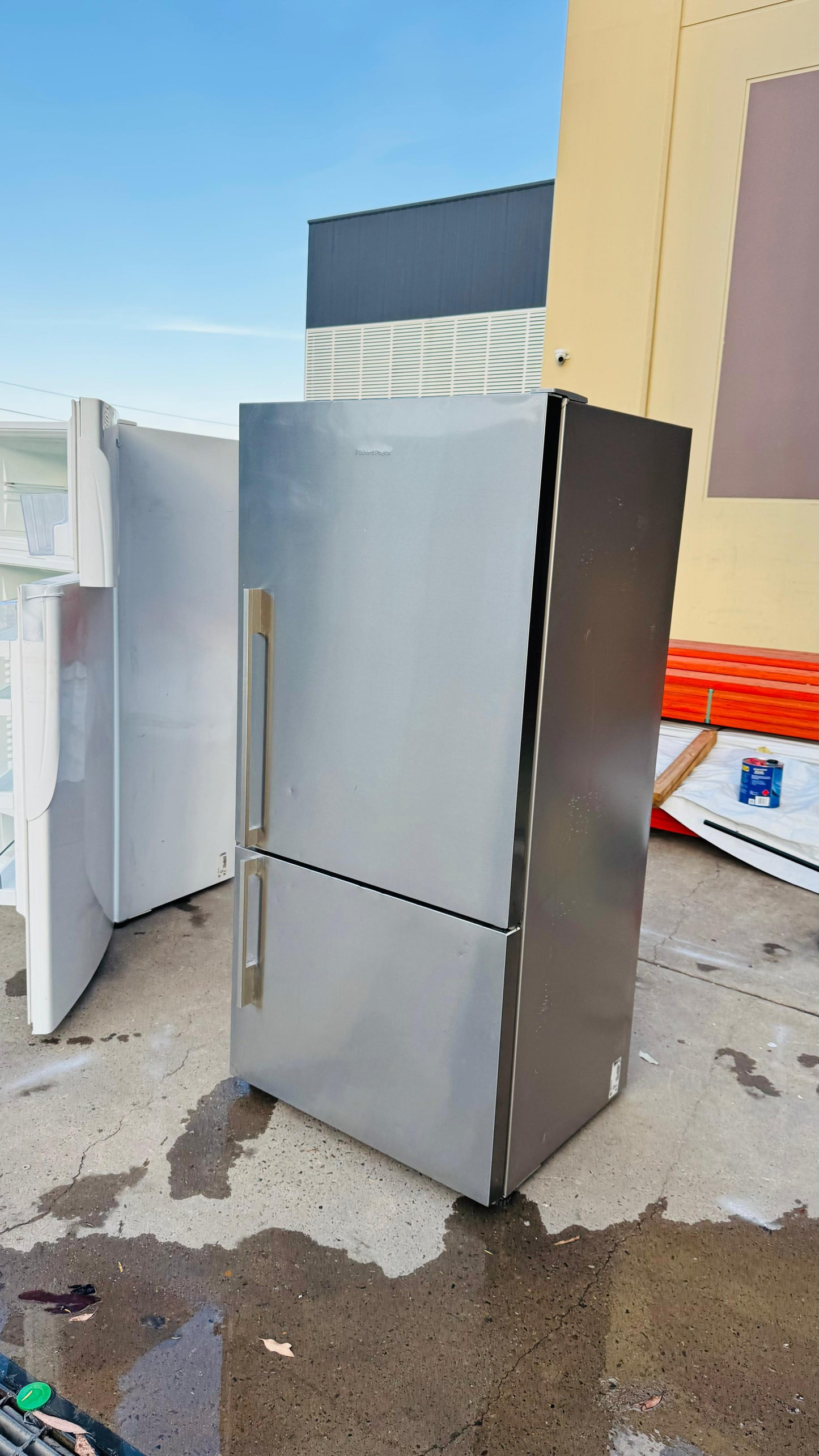 FISHER AND PAYKEL 519 LITRES FRIDGE FREEZER