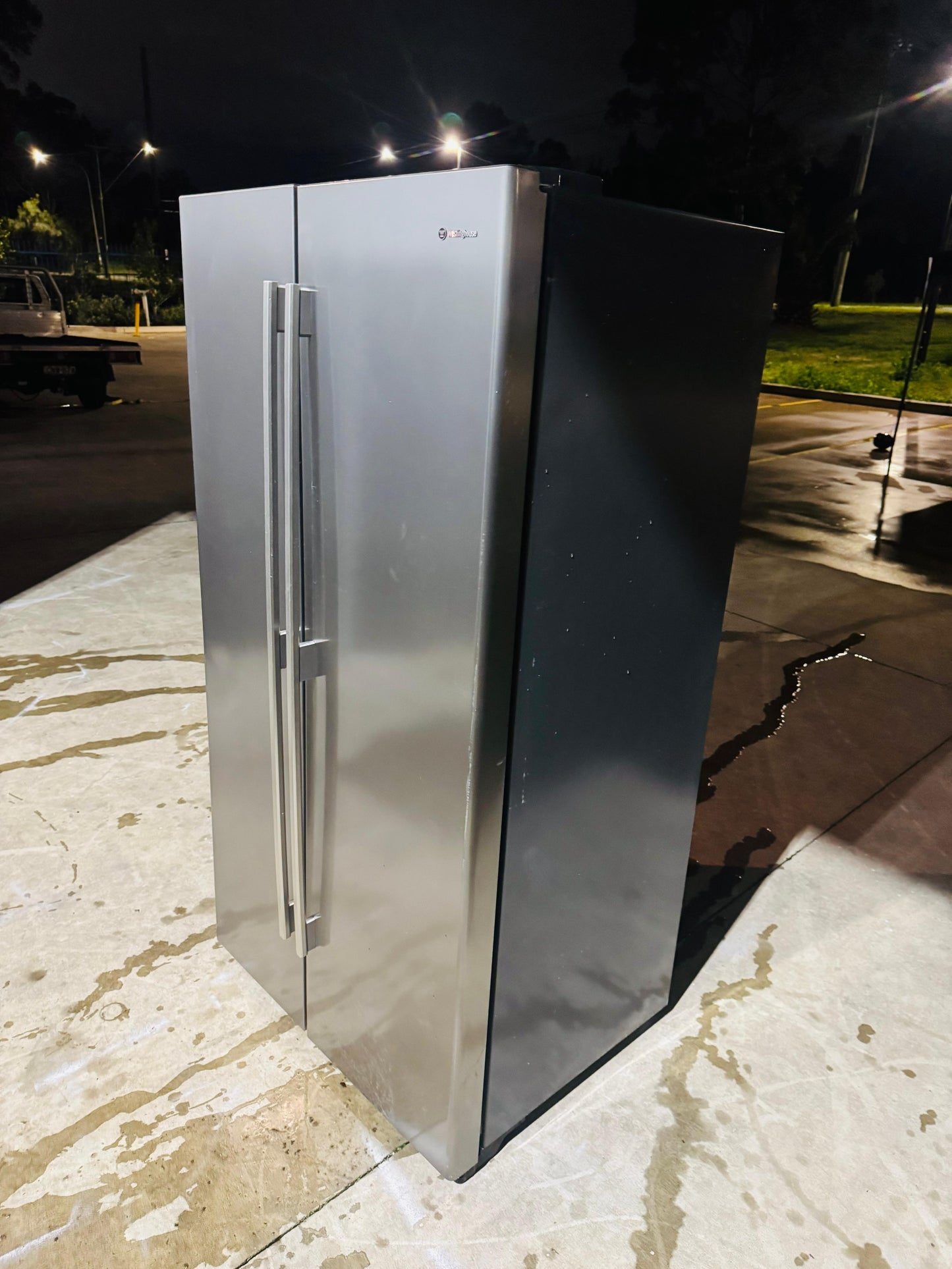 WESTING HOUSE SIDE BY SIDE 606 LITRES FRIDGE FREEZER