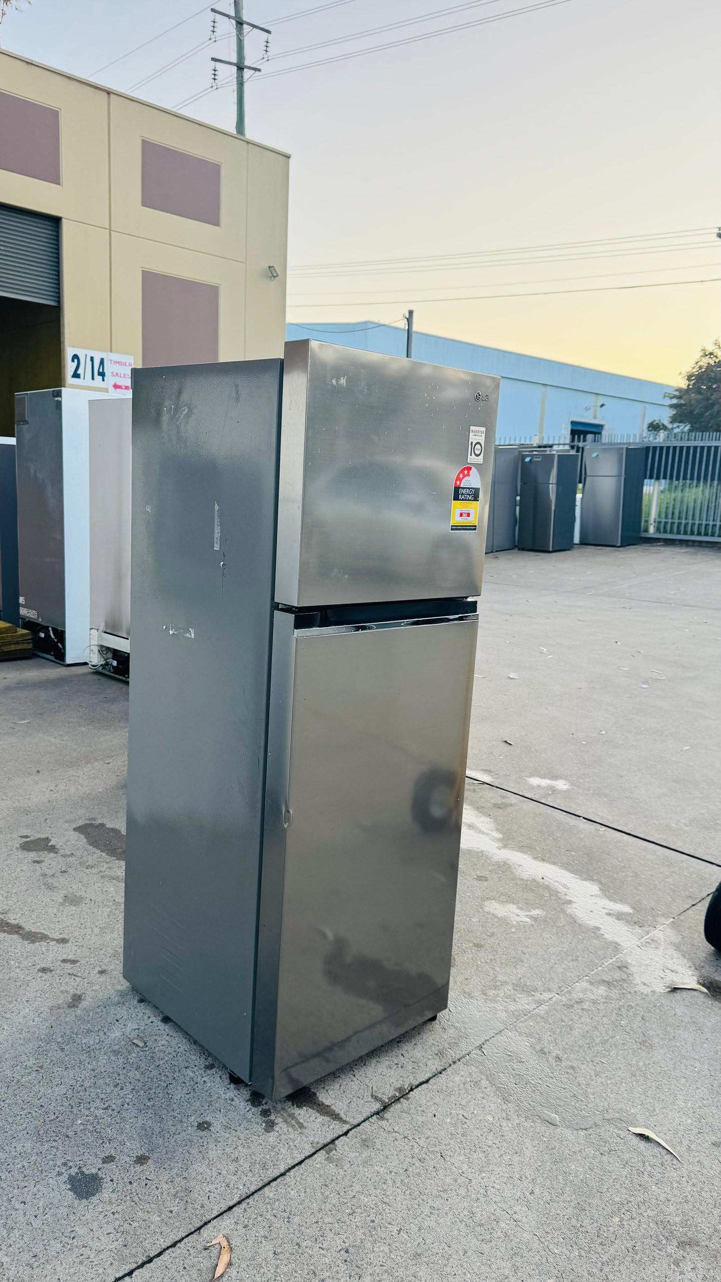 LG 243 LITRES FRIDGE FREEZER