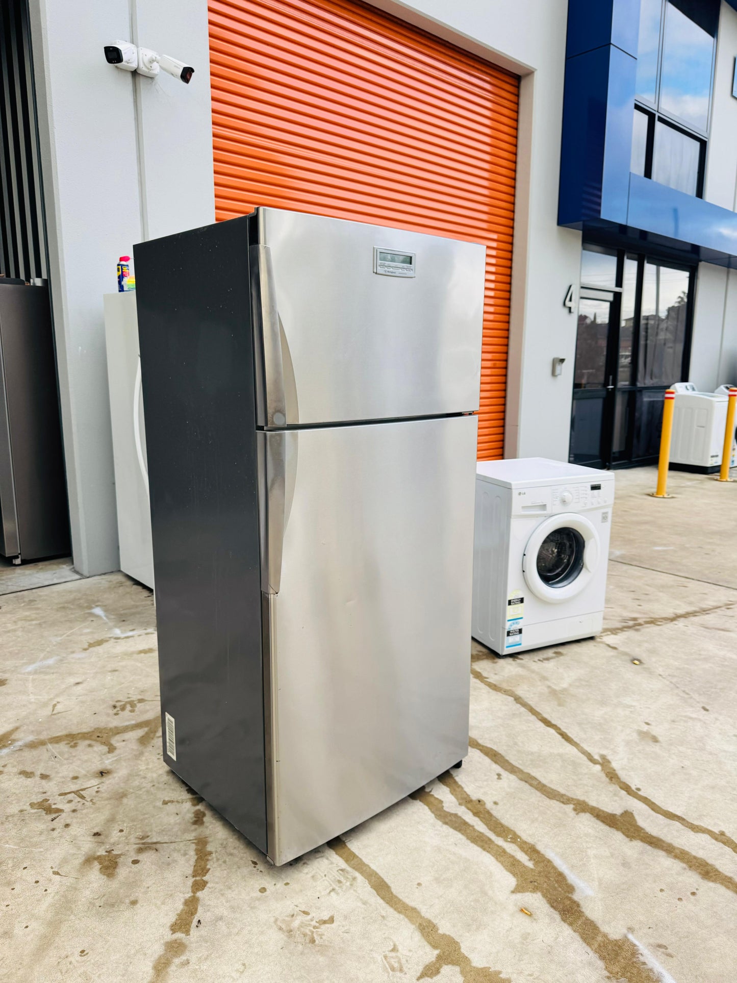 WESTING HOUSE 520 LITRES FRIDGE FREEZER