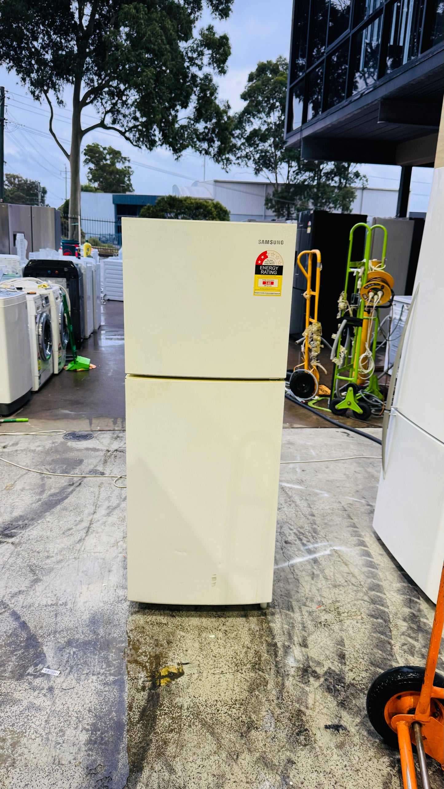 SAMSUNG 216 LITRES FRIDGE FREEZER