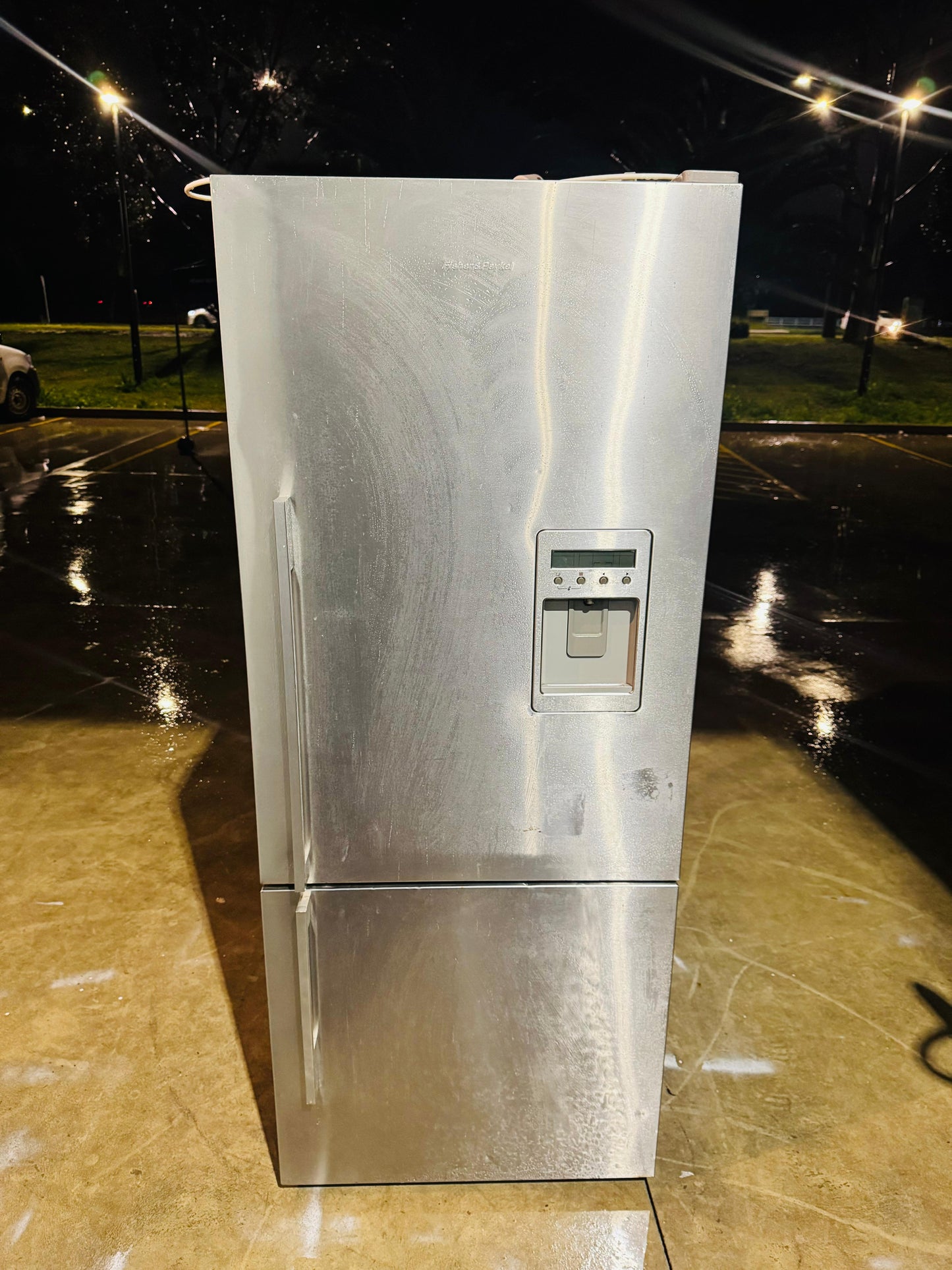 FISHER AND PAYKEL447 LITRES FRIDGE FREEZER