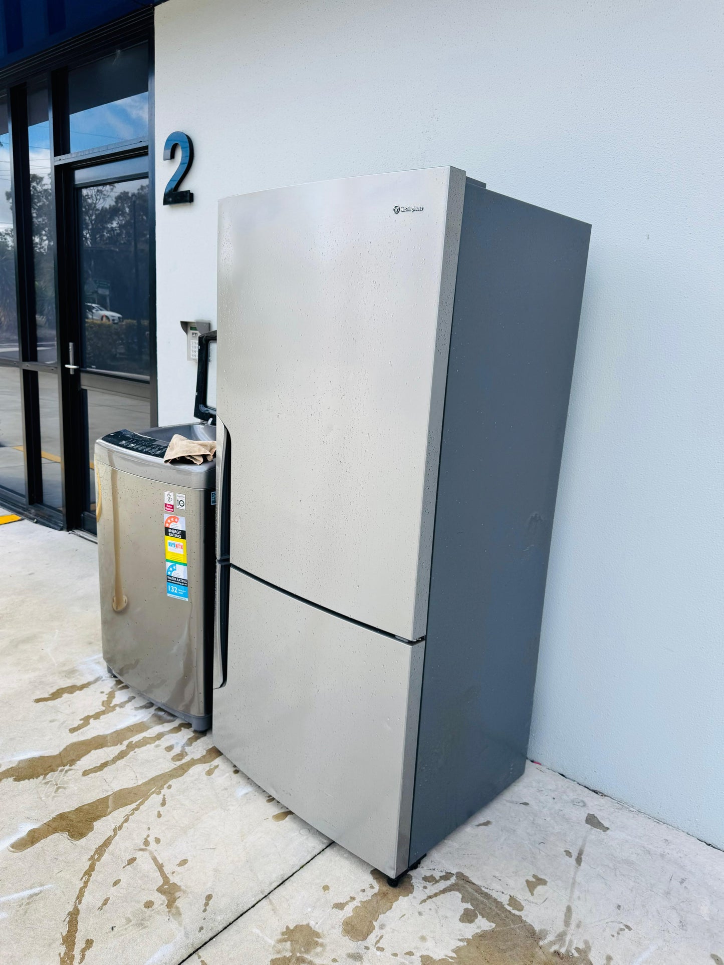 WESTING HOUSE 529 LITRES FRIDGE FREEZER