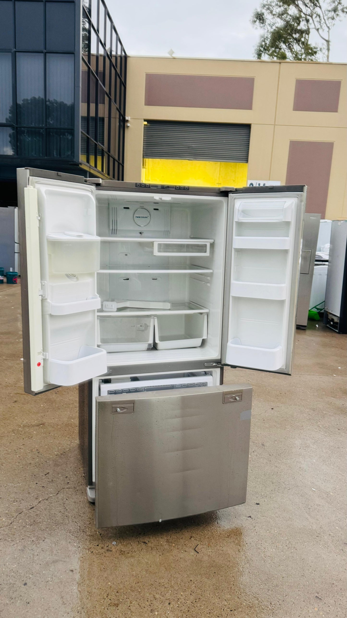 SAMSUNG 579 LITRES FRENCH DOOR FRIDGE FREEZER
