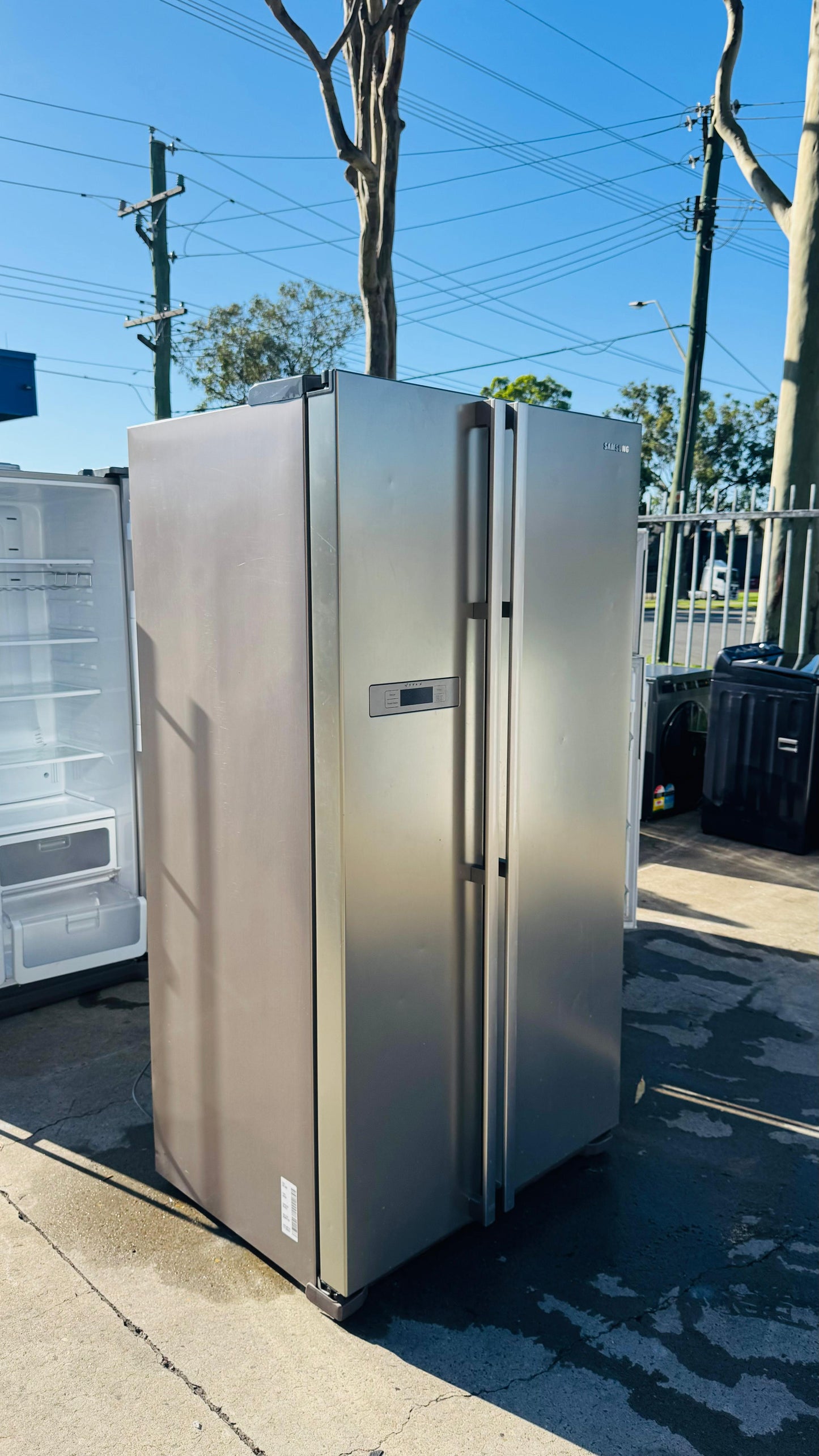 SAMSUNG 713 LITRES SIDE BY SIDE DOOR FRIDGE FREEZER