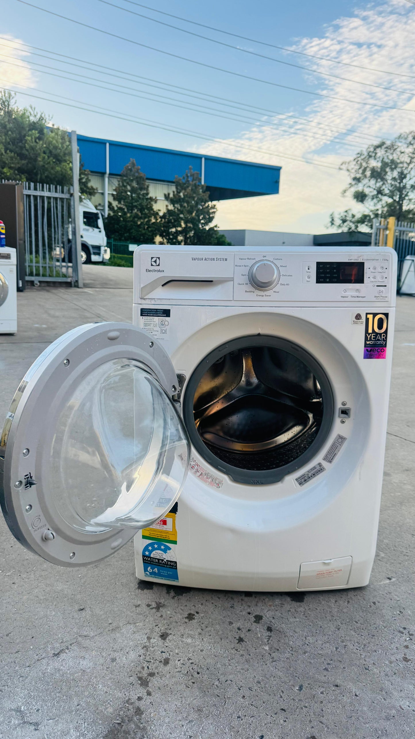 ELECTROLUX 7.5KGS FRONT LOADER WASHING MACHINE
