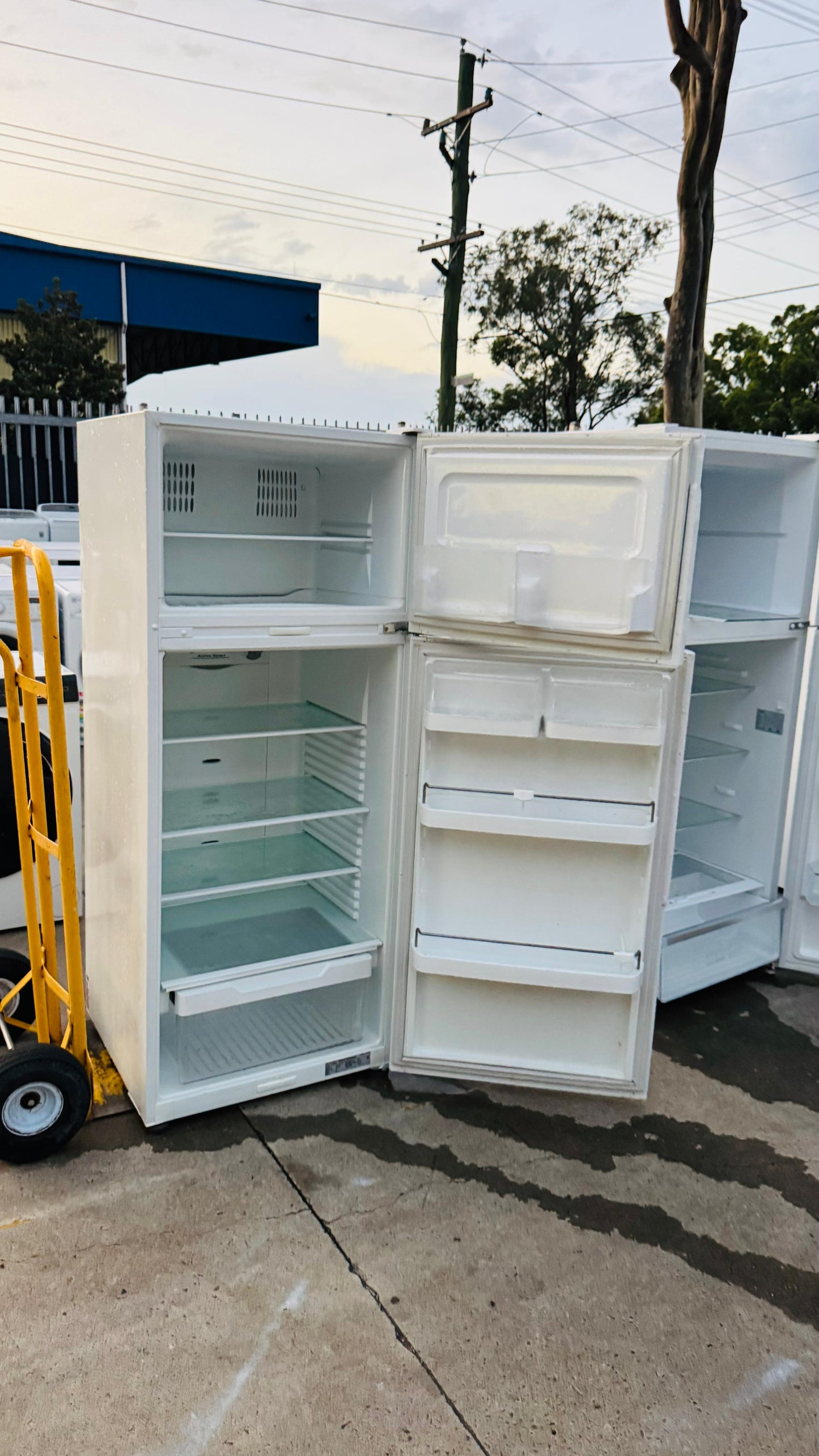 FISHER AND PAYKEL 380 LITRES FRIDGE FREEZER