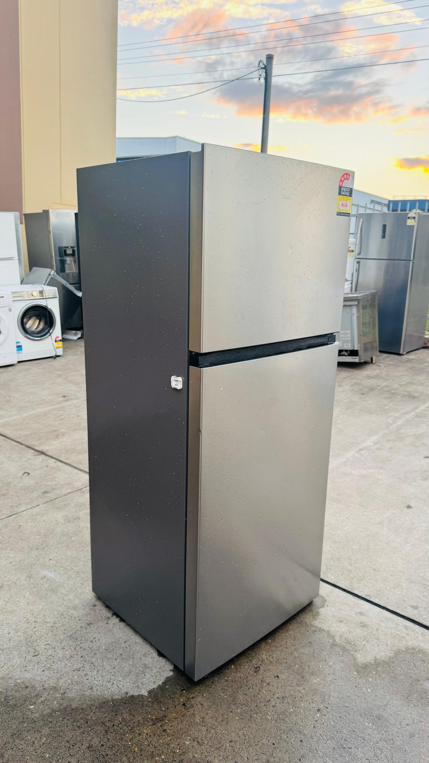 HISENSE 424 LITERS FRIDGE FREEZER