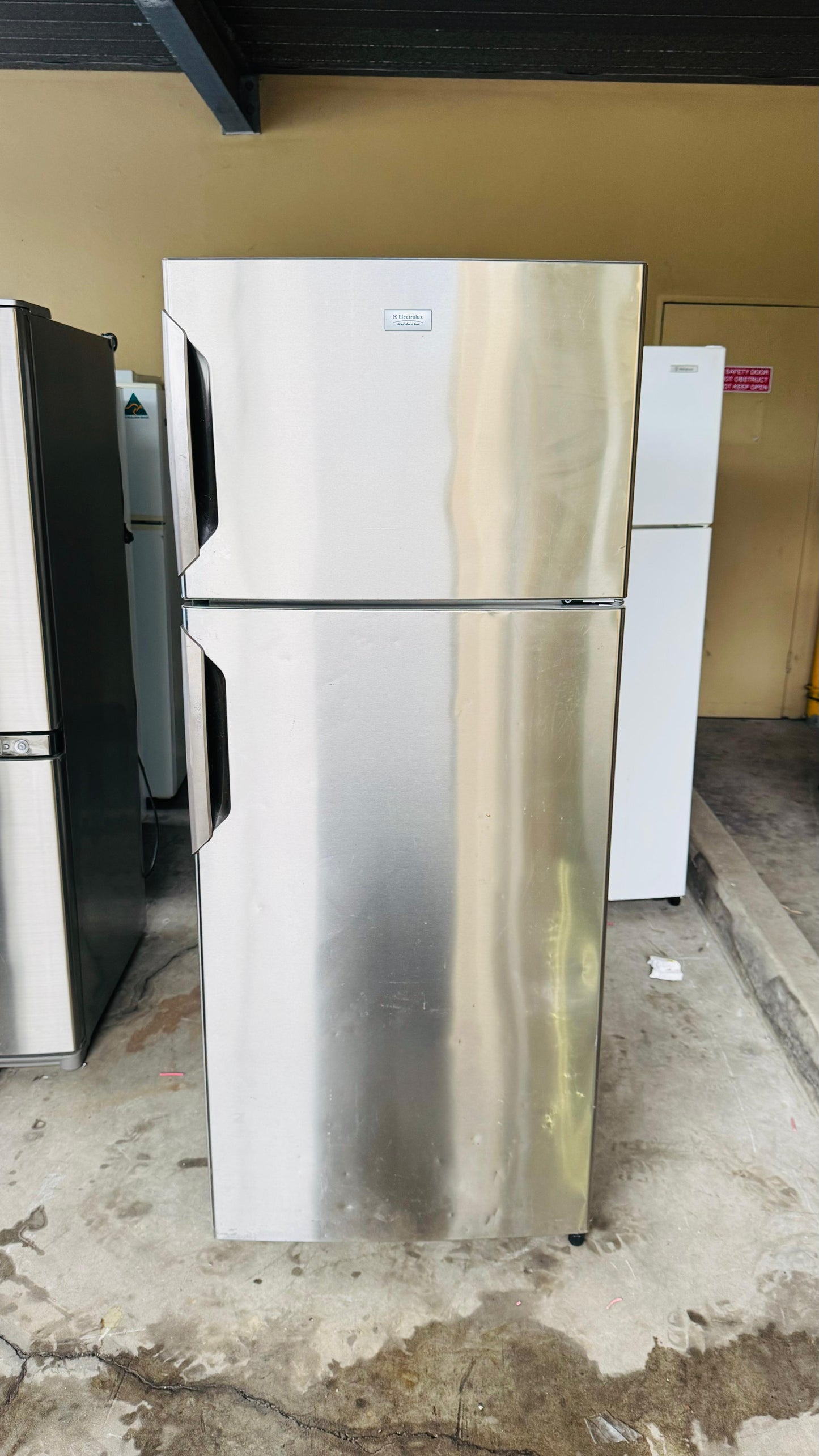 ELECTROLUX 390 LITRES FRIDGE FREEZER