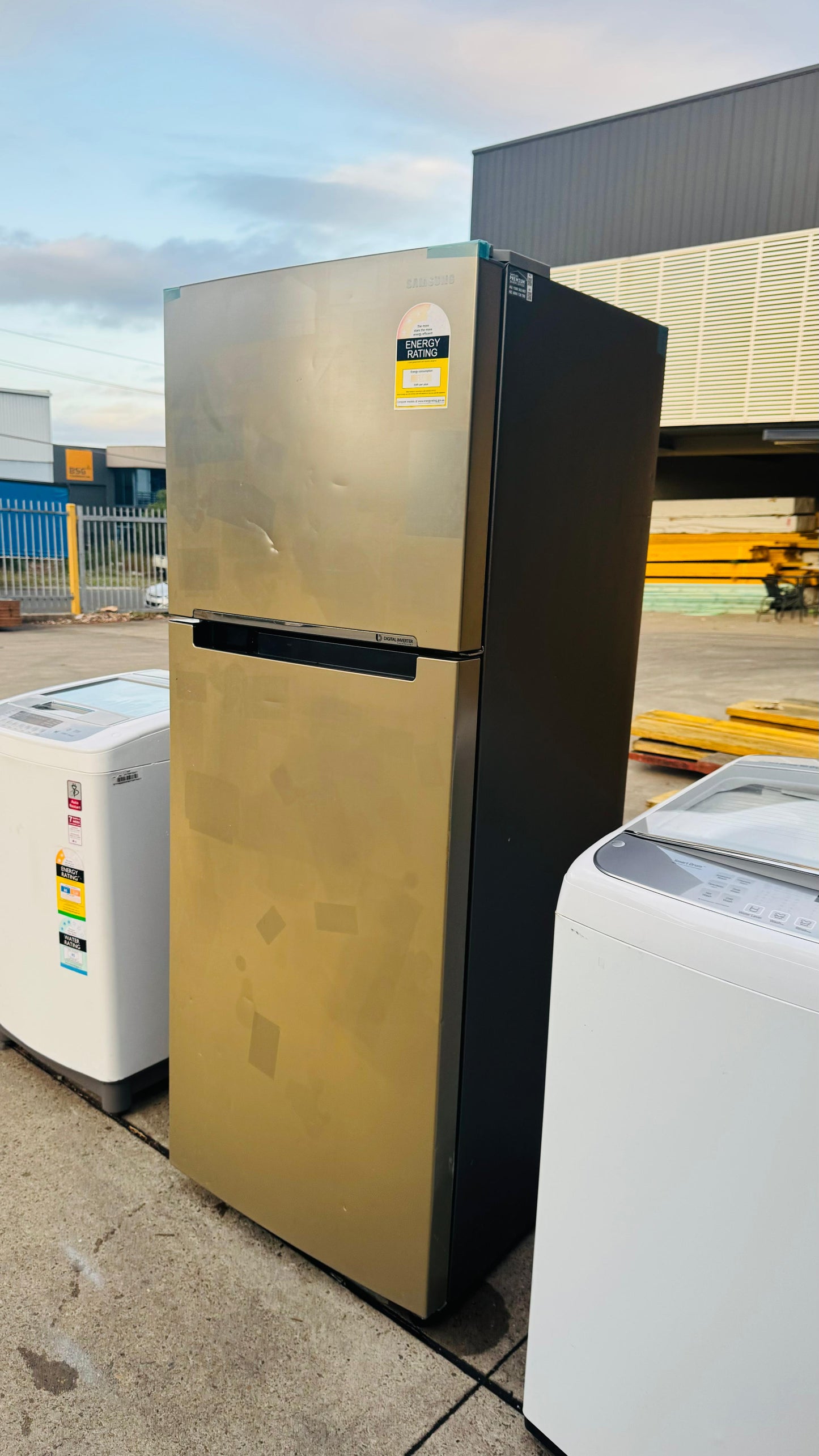 SAMSUNG 415 LITRES FRIDGE FREEZER