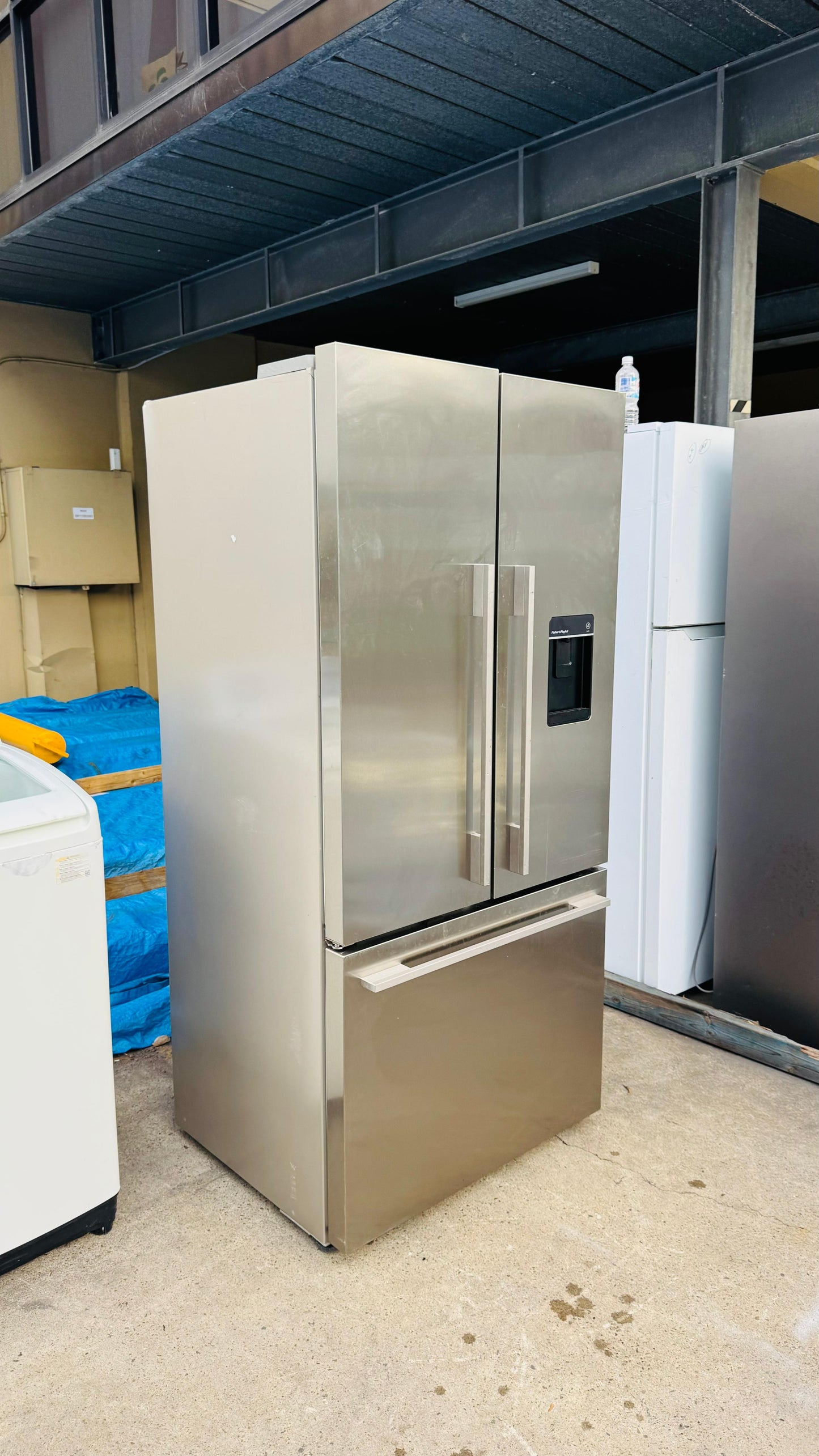 FISHER AND PAYKEL 519 LITRES FRIDGE FREEZER
