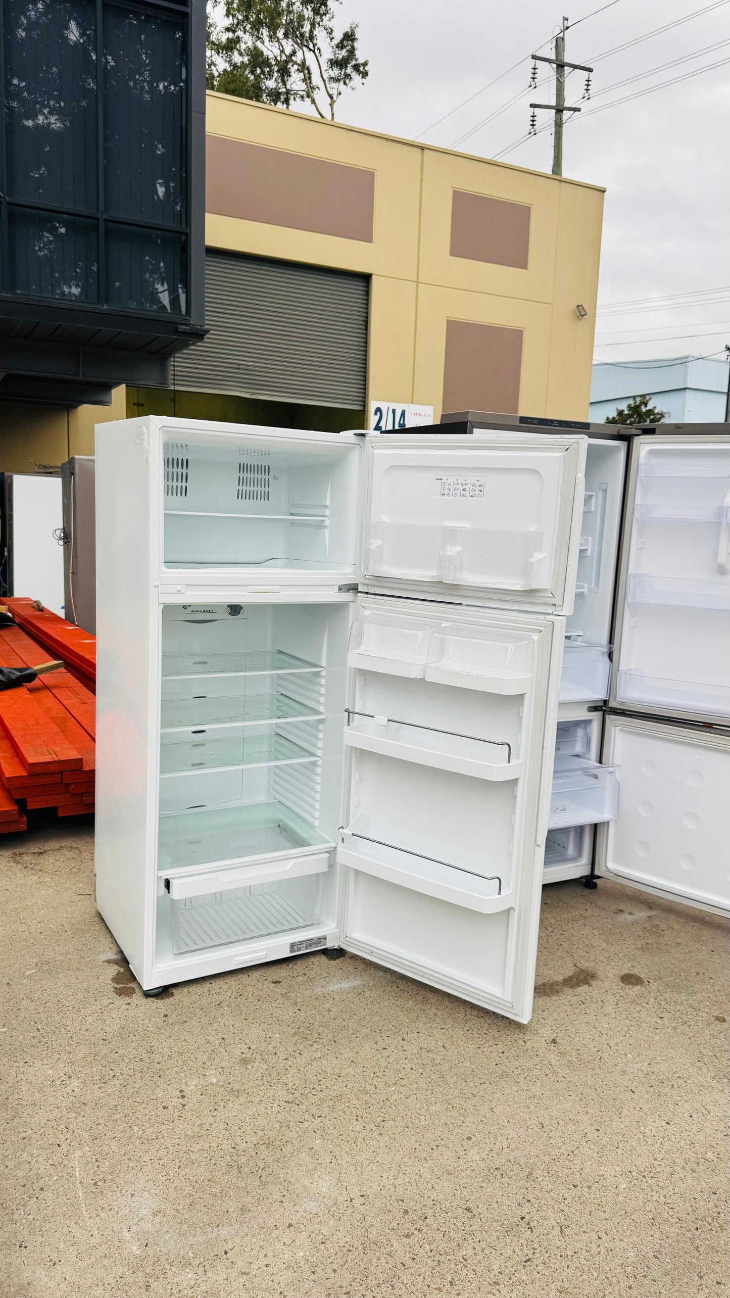 FISHER AND PAYKEL 380 LITRES FRIDGE FREEZER