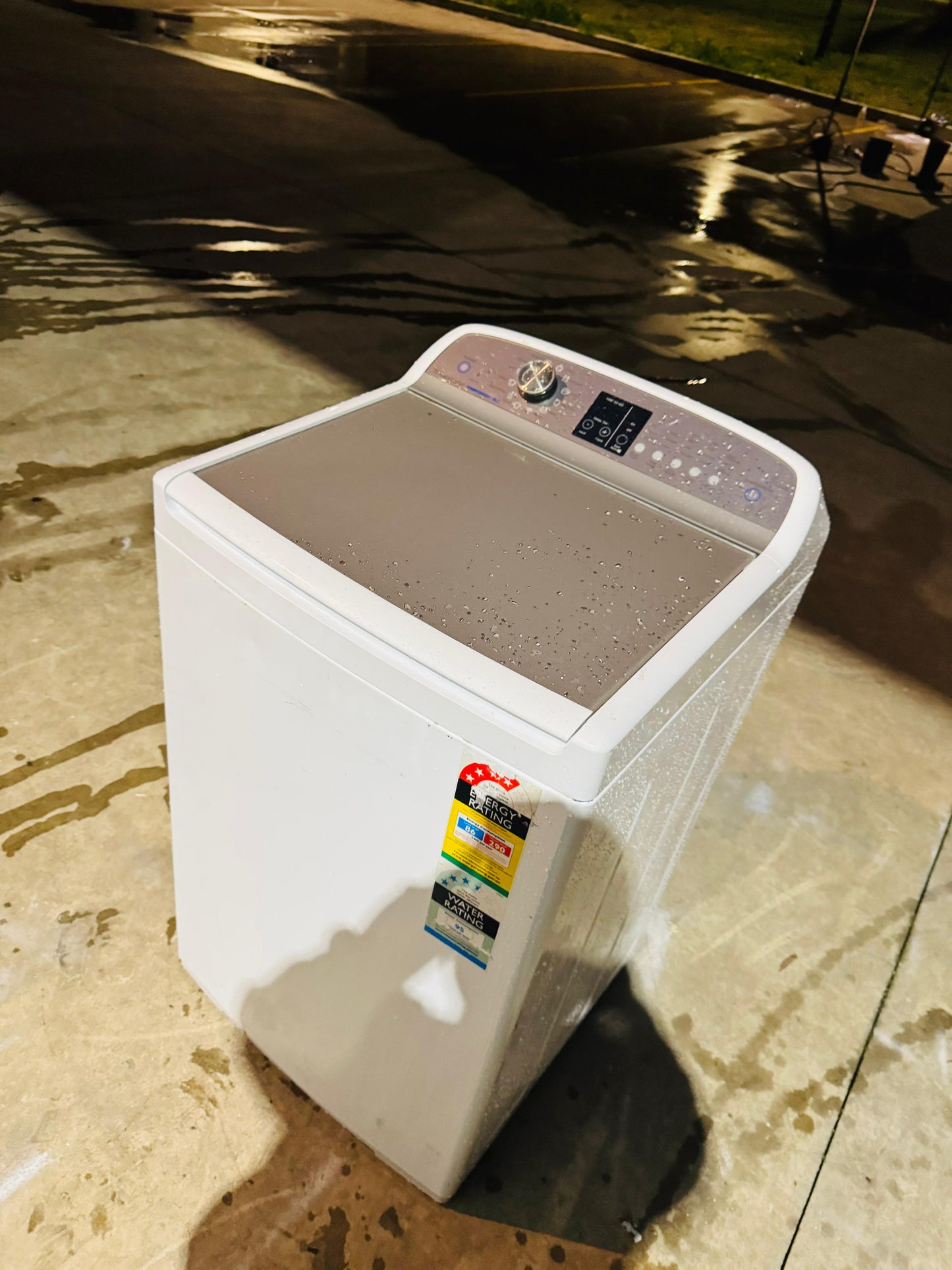 FISHER AND PAYKEL 8KGS TOP LOADER WASHING MACHINE
