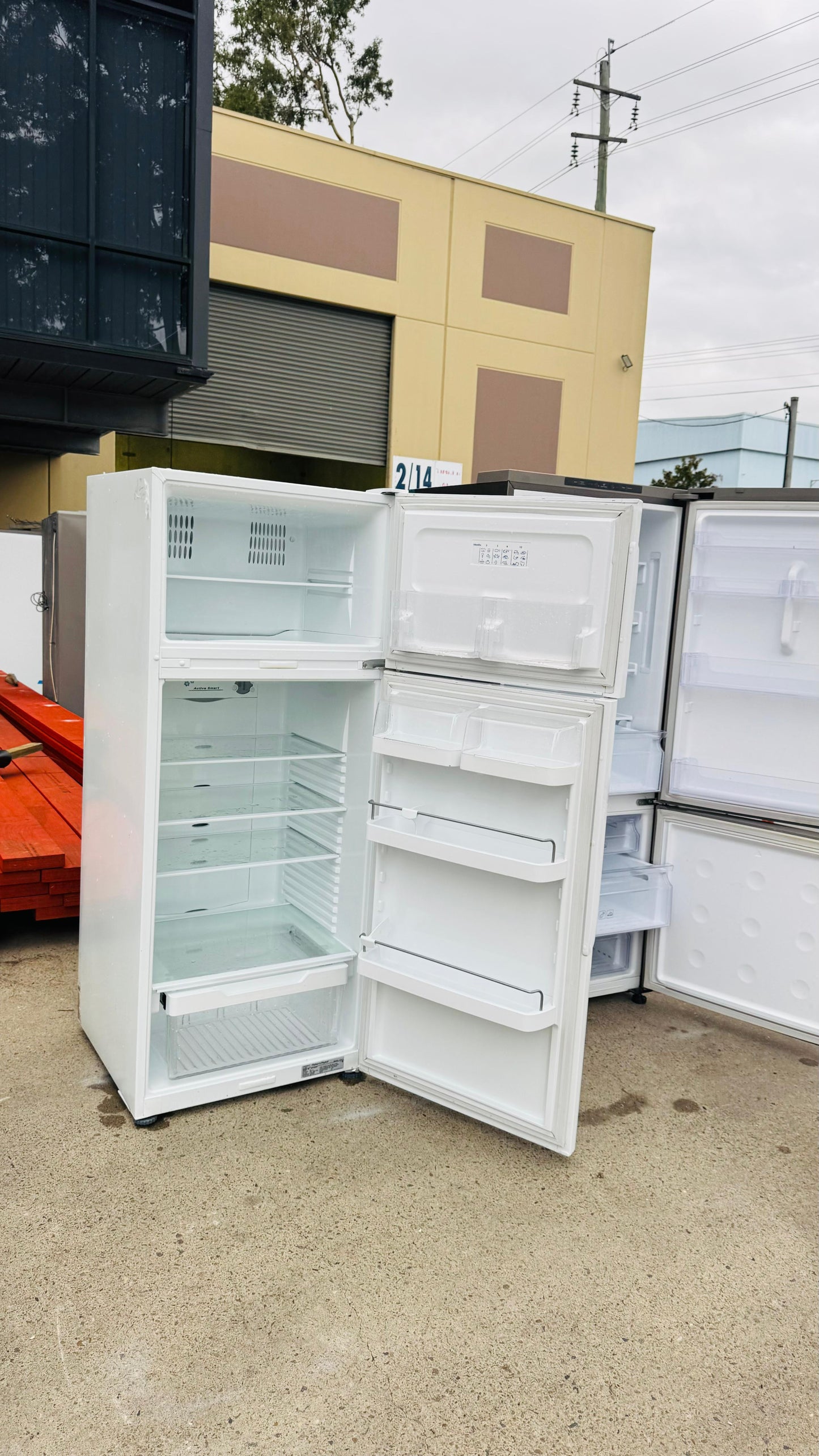 FISHER AND PAYKEL 380 LITRES FRIDGE FREEZER