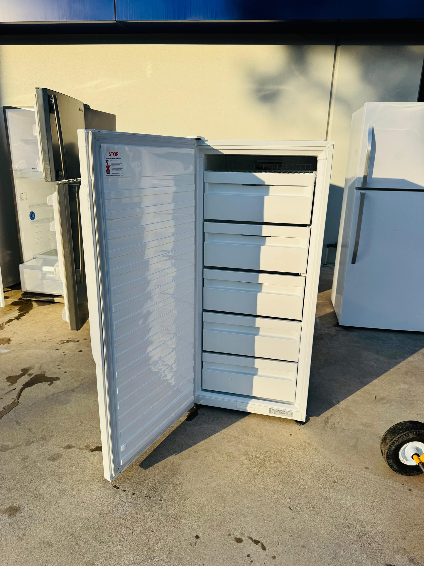 FISHER AND PAYKEL 308 LITRES FREEZER ONLY