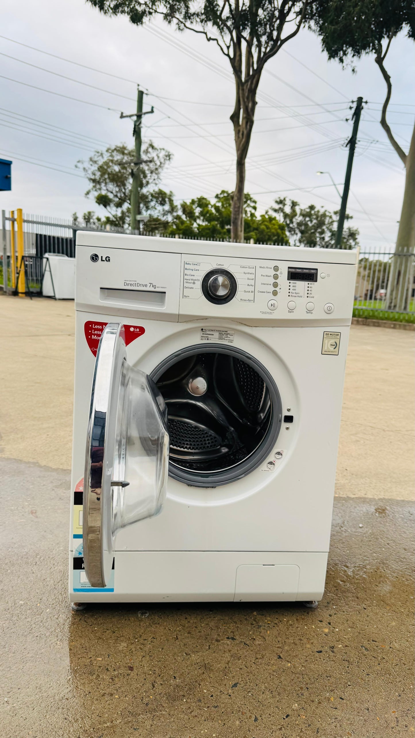 LG 7KGS FRONT LOADER WASHING MACHINE