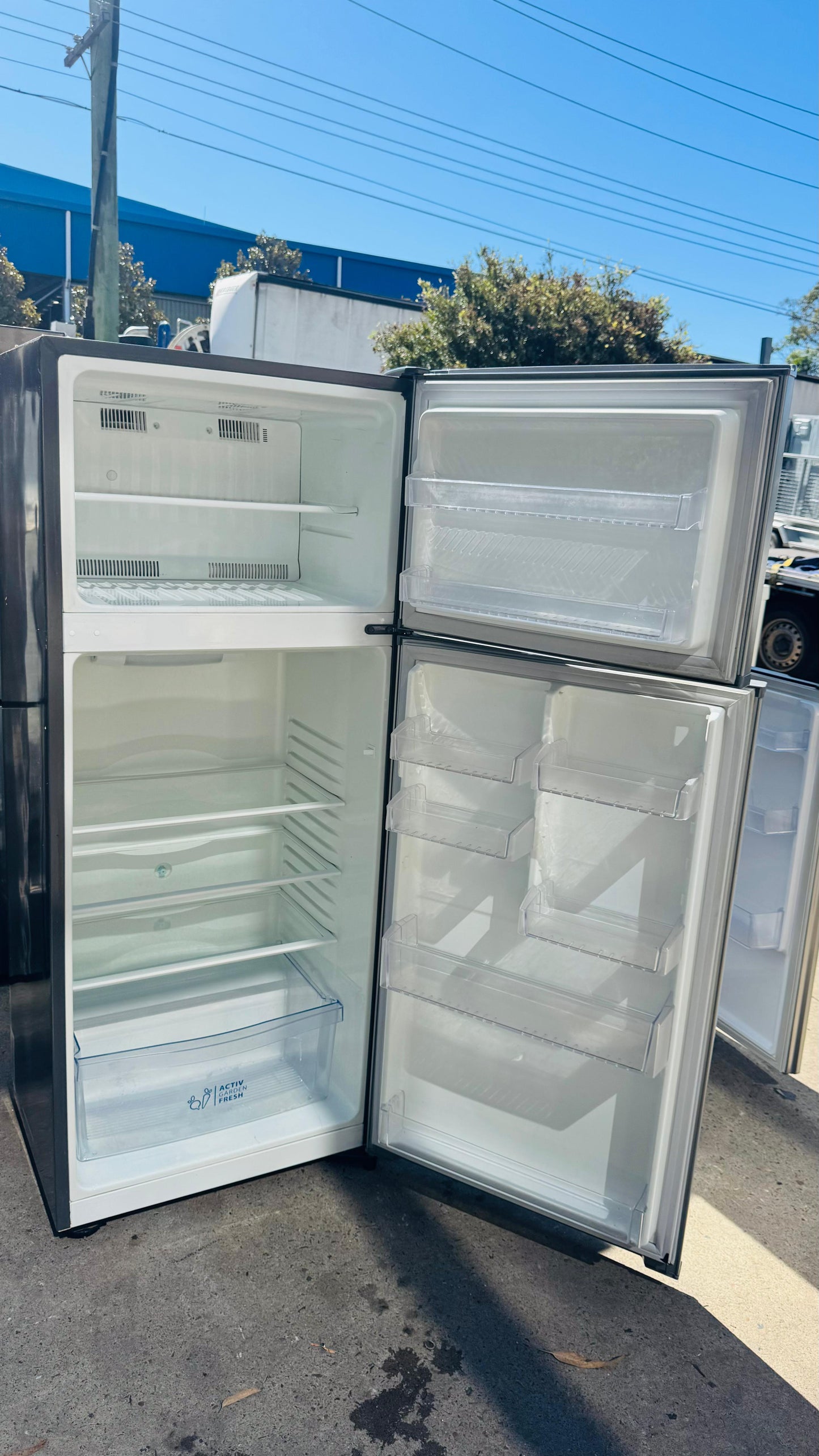 WESTINGHOUSE 390 LITRES FRIDGE FREEZER