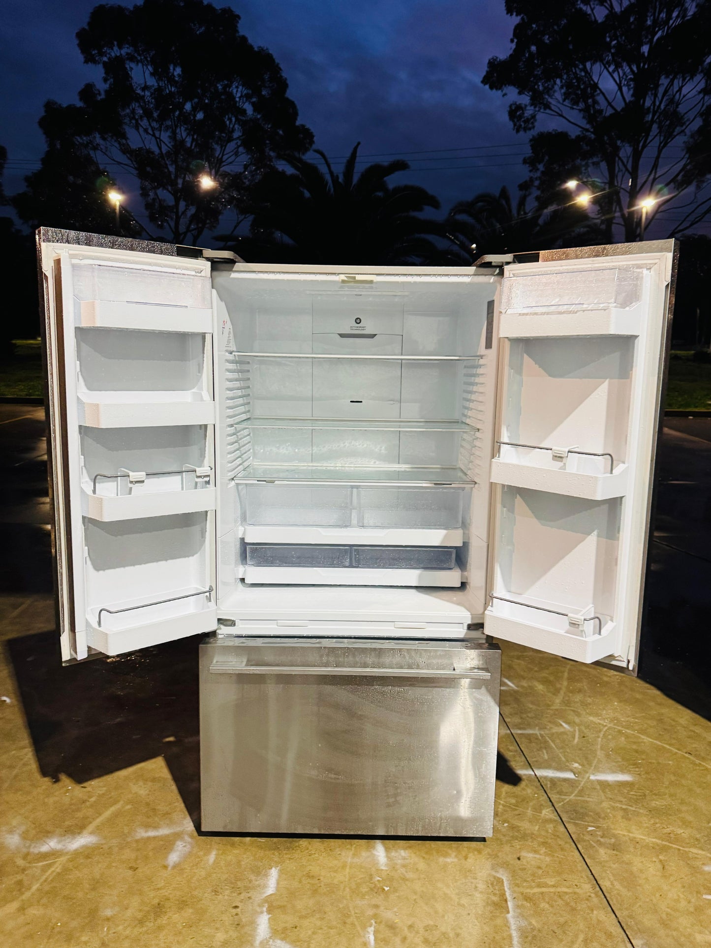 FISHER AND PAYKEL 614 LITRES FRENCH DOOR FRIDGE FREEZER